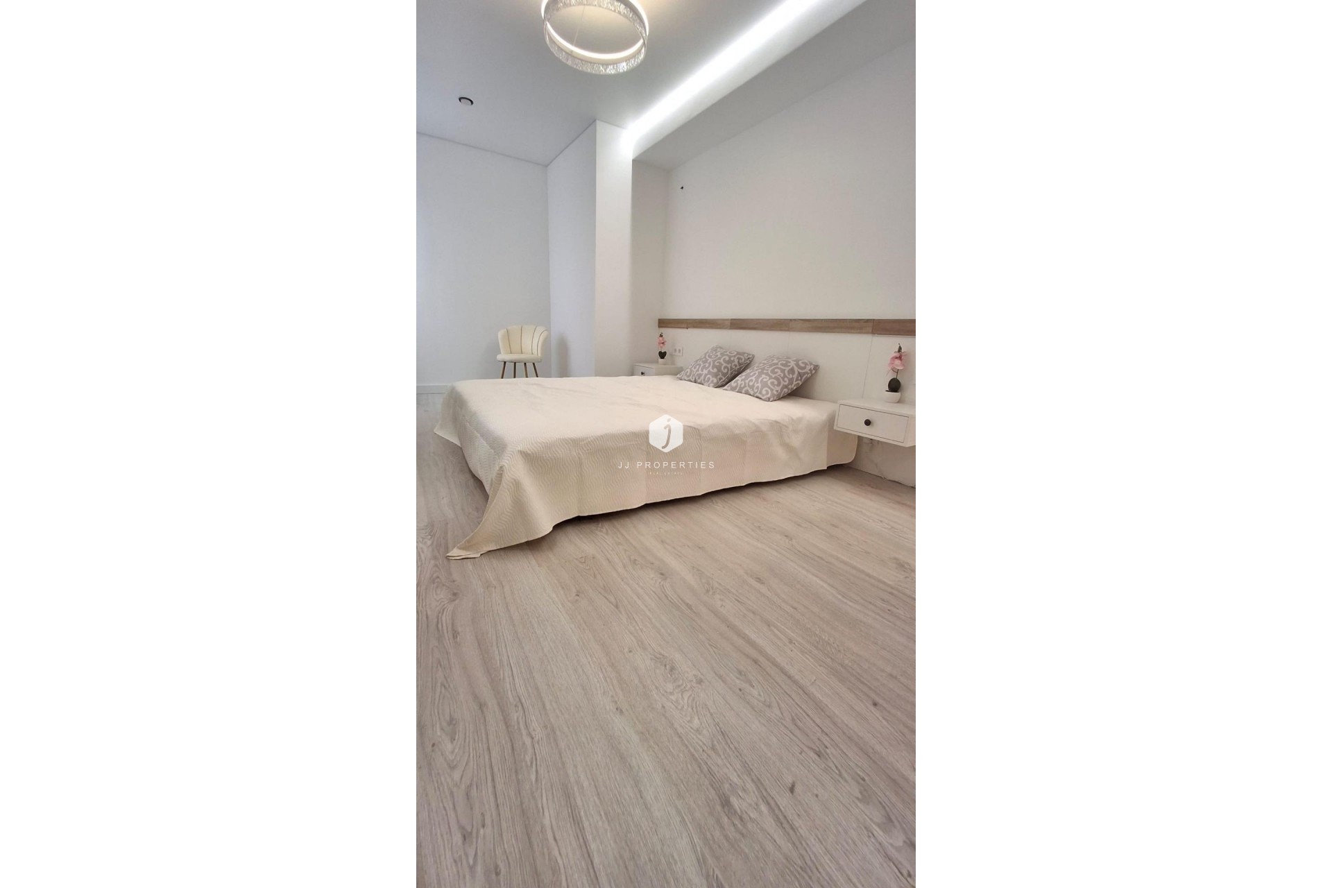 Z drugiej ręki - Mieszkanie w bloku -
Torrevieja - Acequion
