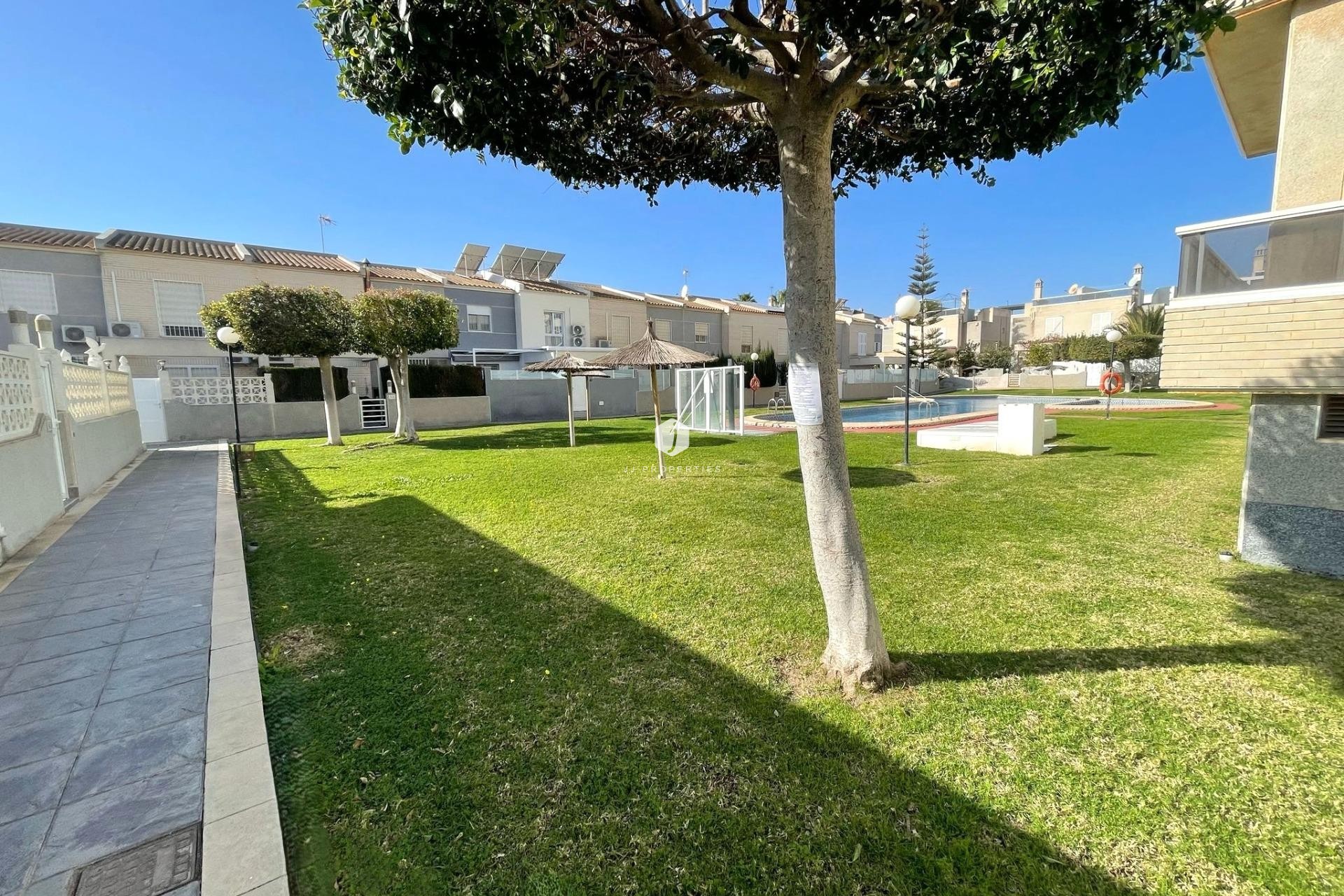 Z drugiej ręki - Mieszkanie w bloku -
Torrevieja - aguas nuevas