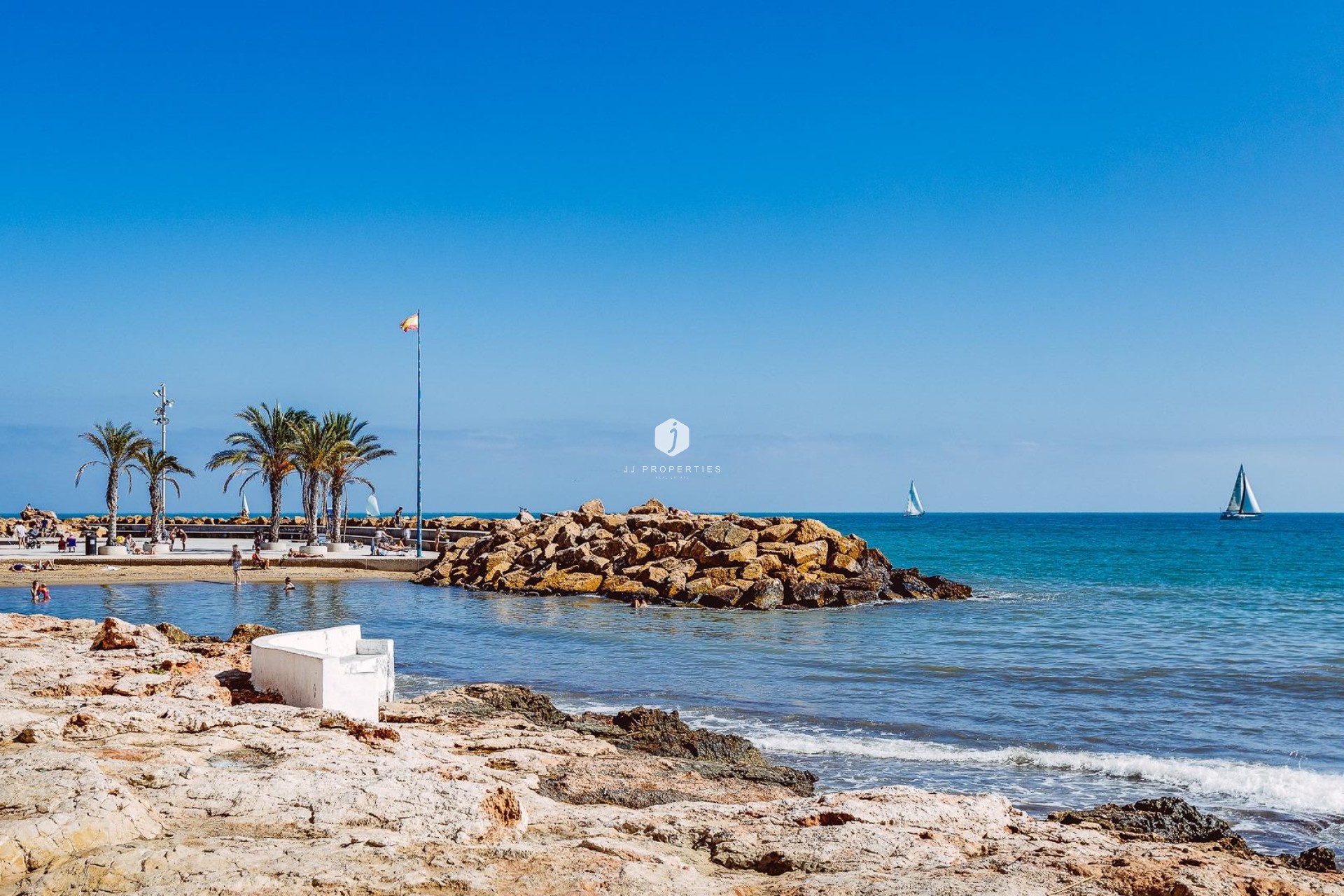 Z drugiej ręki - Mieszkanie w bloku -
Torrevieja - Antonio Machado