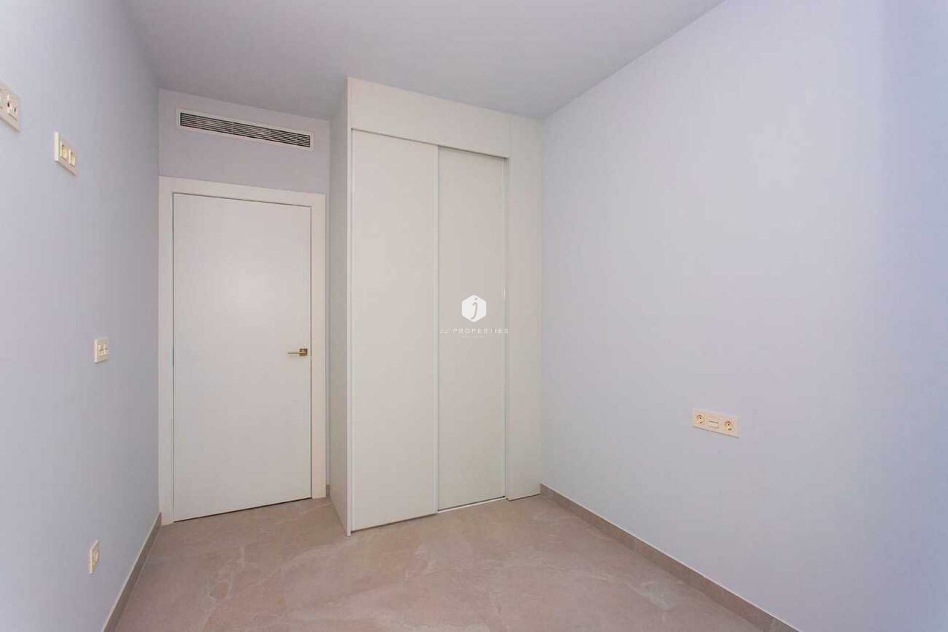 Z drugiej ręki - Mieszkanie w bloku -
Torrevieja - CENTRE PLAYA DEL CURA LAS PISCINAS