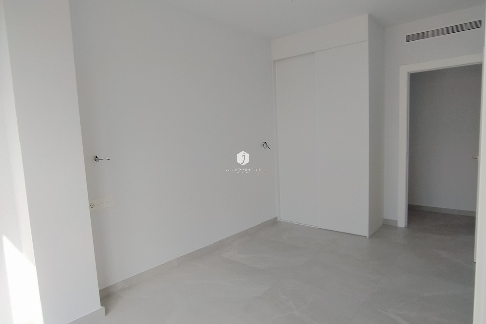 Z drugiej ręki - Mieszkanie w bloku -
Torrevieja - CENTRE PLAYA DEL CURA LAS PISCINAS