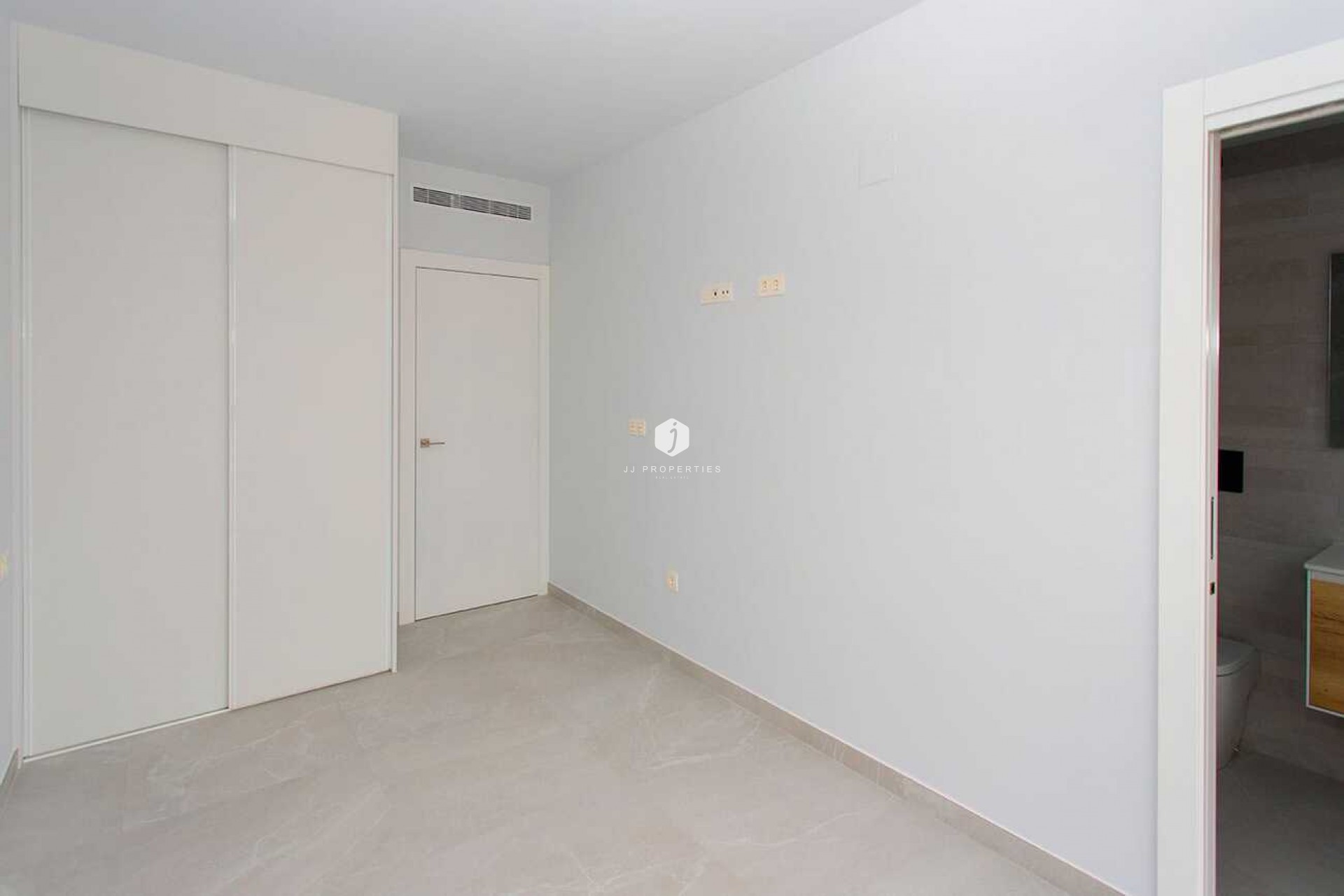 Z drugiej ręki - Mieszkanie w bloku -
Torrevieja - CENTRE PLAYA DEL CURA LAS PISCINAS