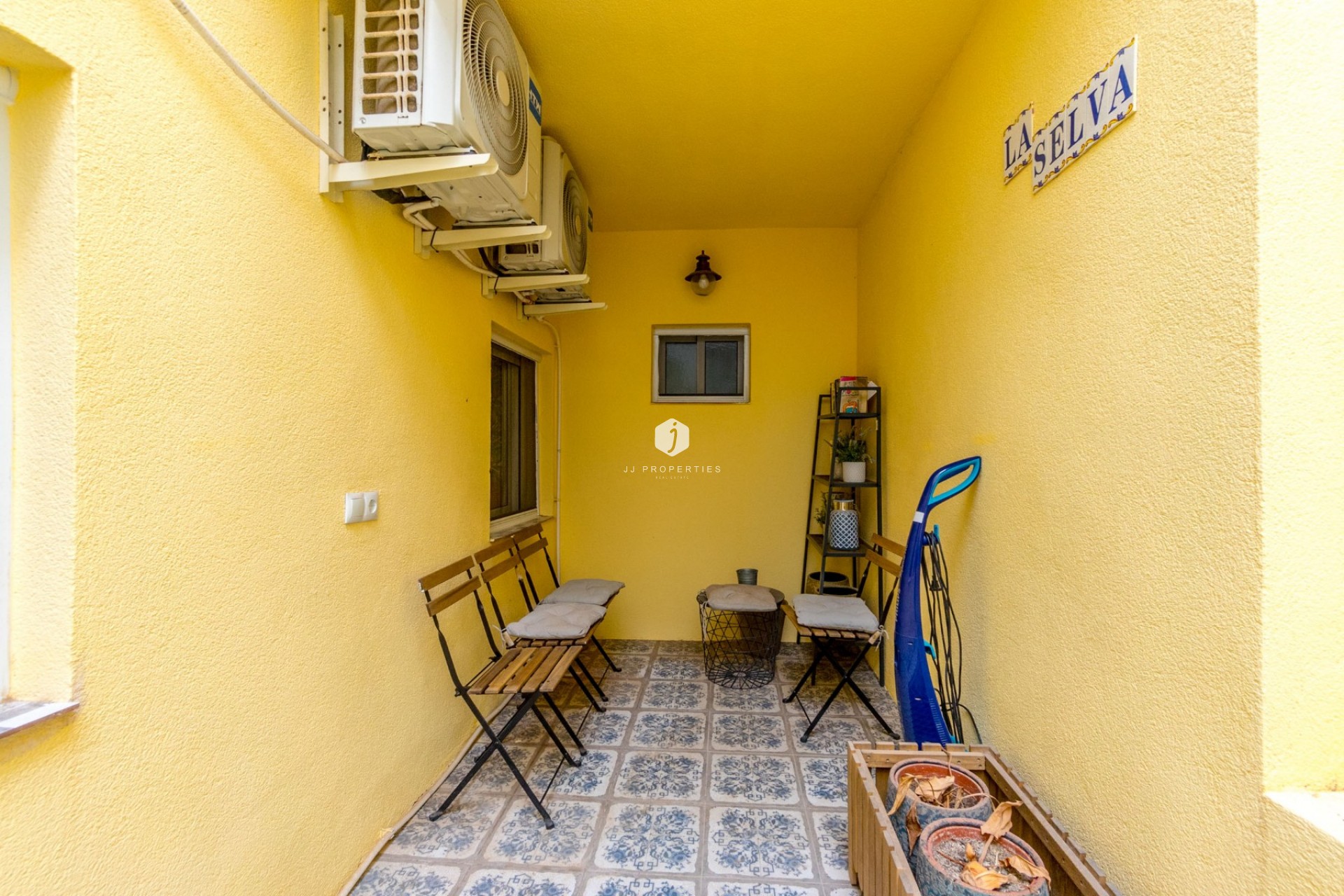 Z drugiej ręki - Mieszkanie w bloku -
Torrevieja - Centro