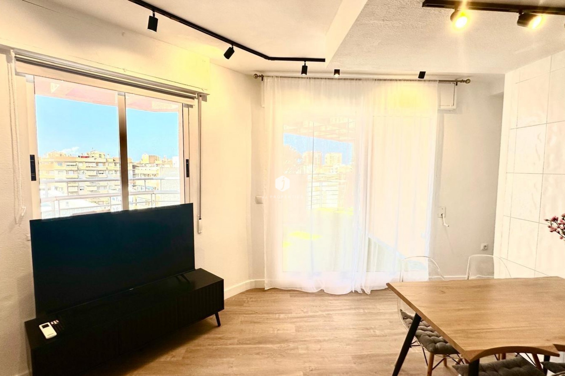 Z drugiej ręki - Mieszkanie w bloku -
Torrevieja - Centro