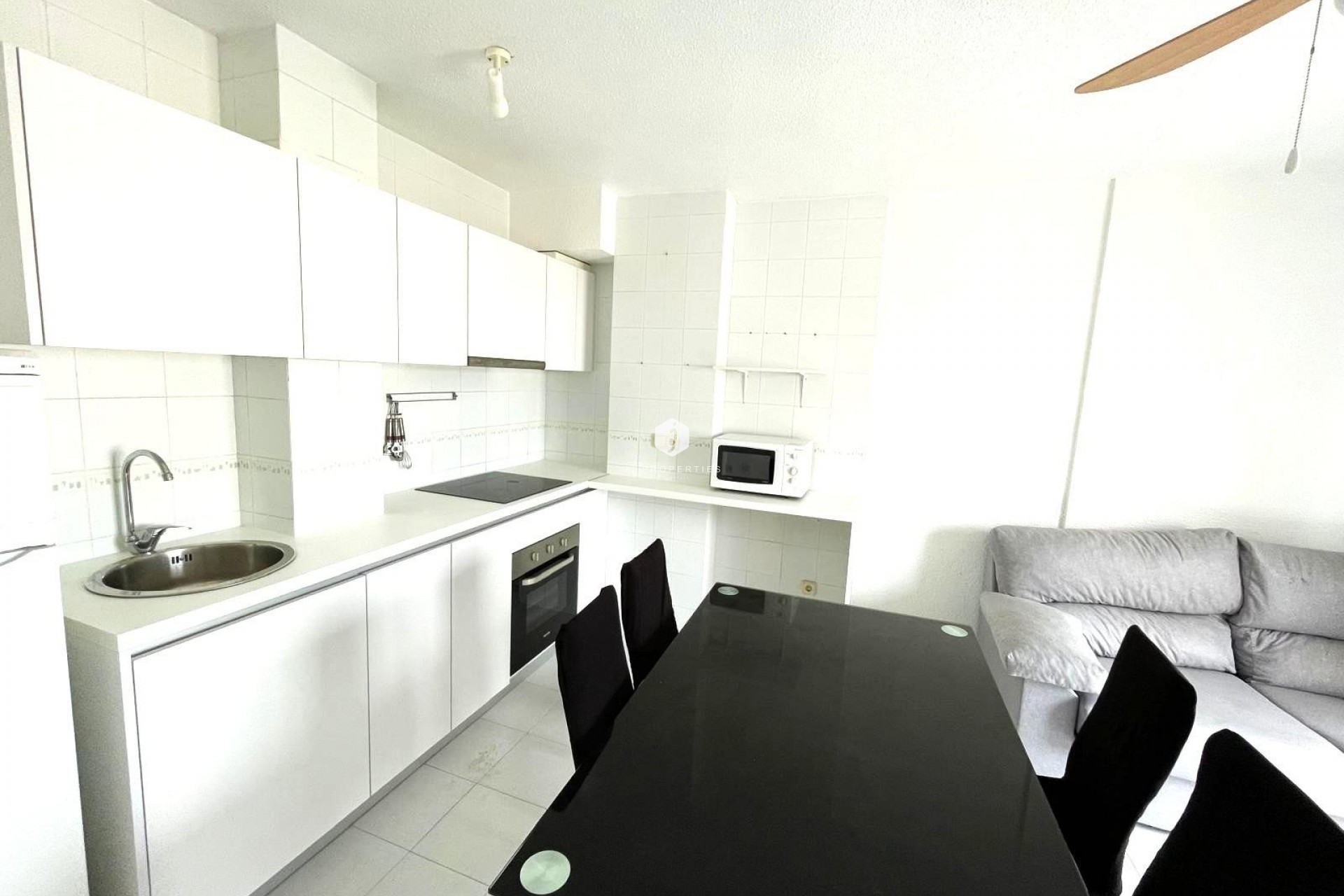 Z drugiej ręki - Mieszkanie w bloku -
Torrevieja - Centro