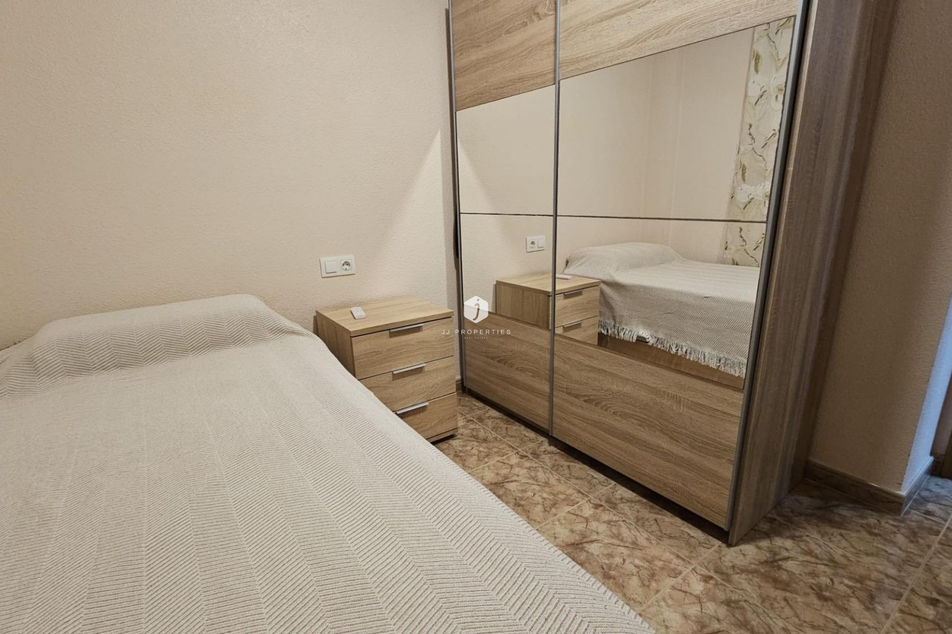 Z drugiej ręki - Mieszkanie w bloku -
Torrevieja - Centro