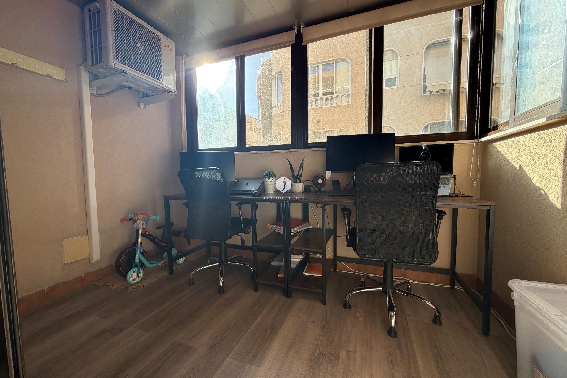 Z drugiej ręki - Mieszkanie w bloku -
Torrevieja - Centro