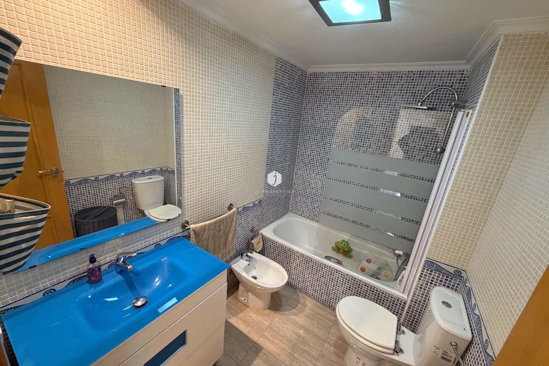 Z drugiej ręki - Mieszkanie w bloku -
Torrevieja - Centro