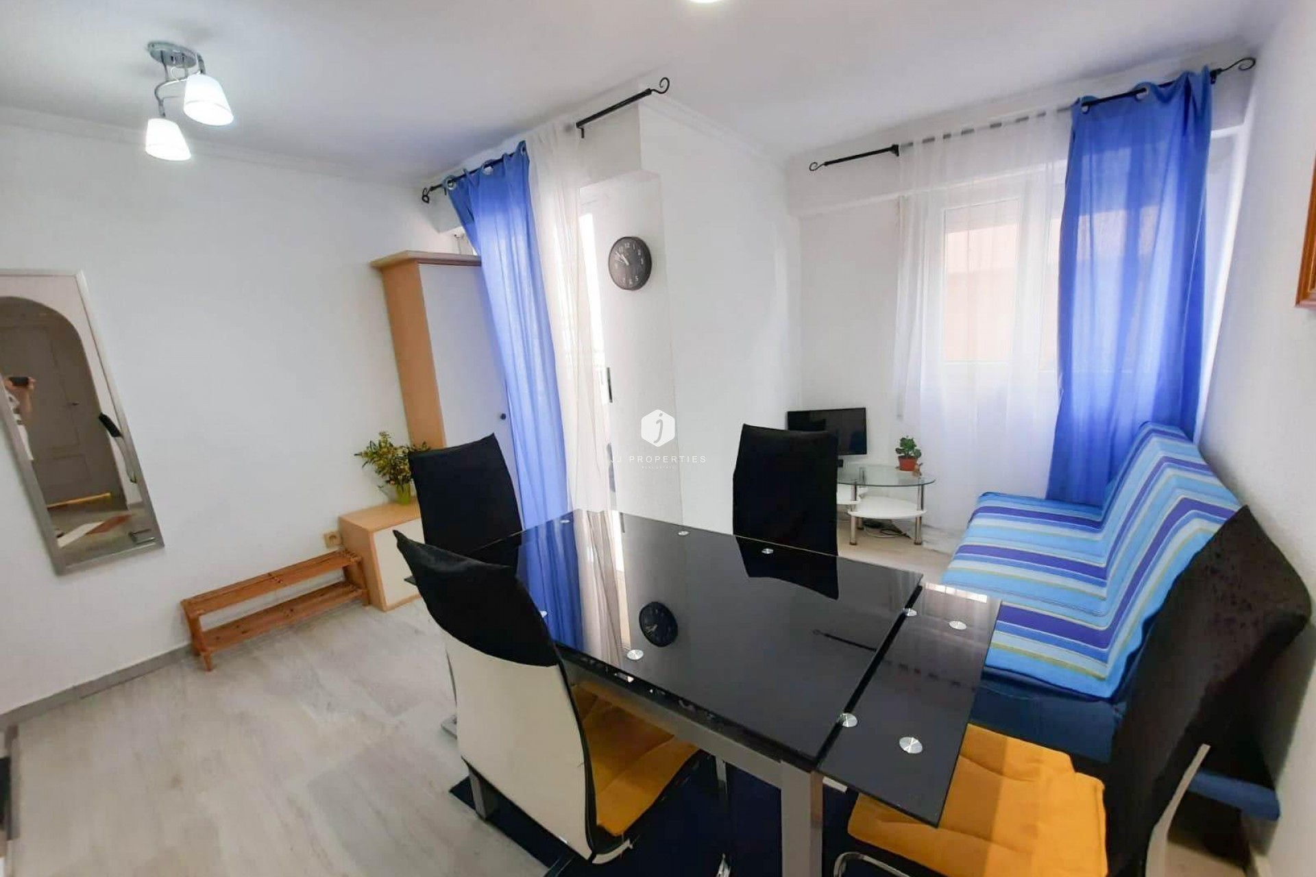 Z drugiej ręki - Mieszkanie w bloku -
Torrevieja - Centro