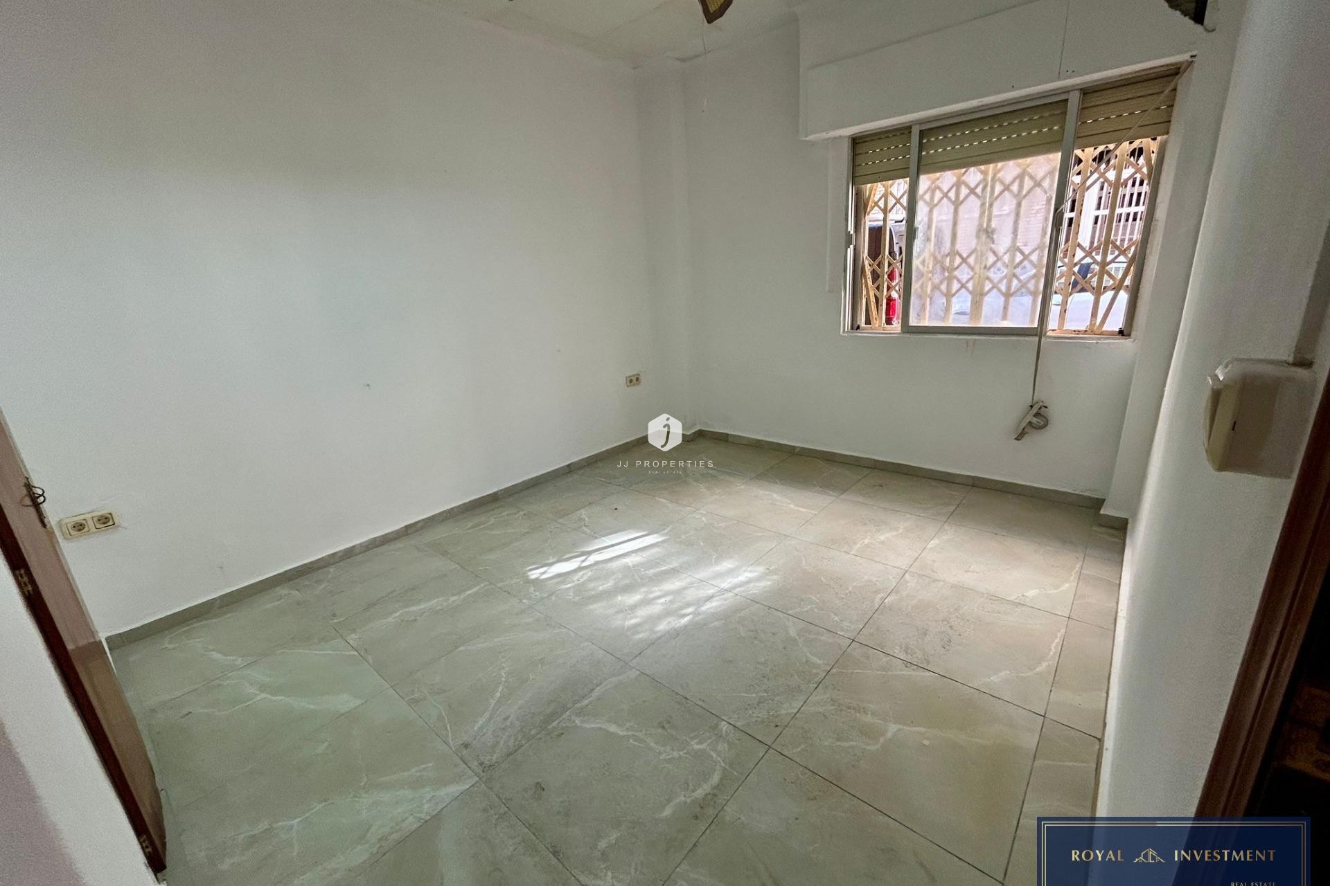 Z drugiej ręki - Mieszkanie w bloku -
Torrevieja - Centro