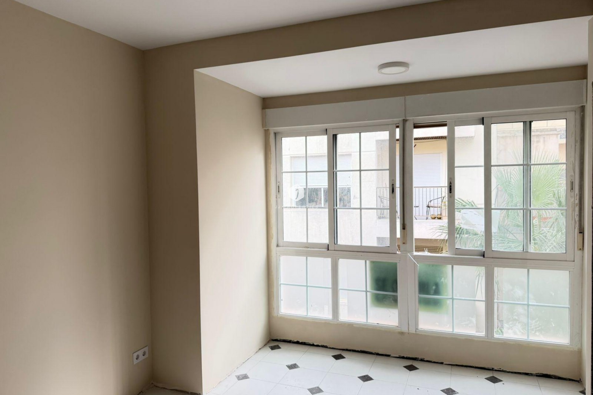 Z drugiej ręki - Mieszkanie w bloku -
Torrevieja - Centro