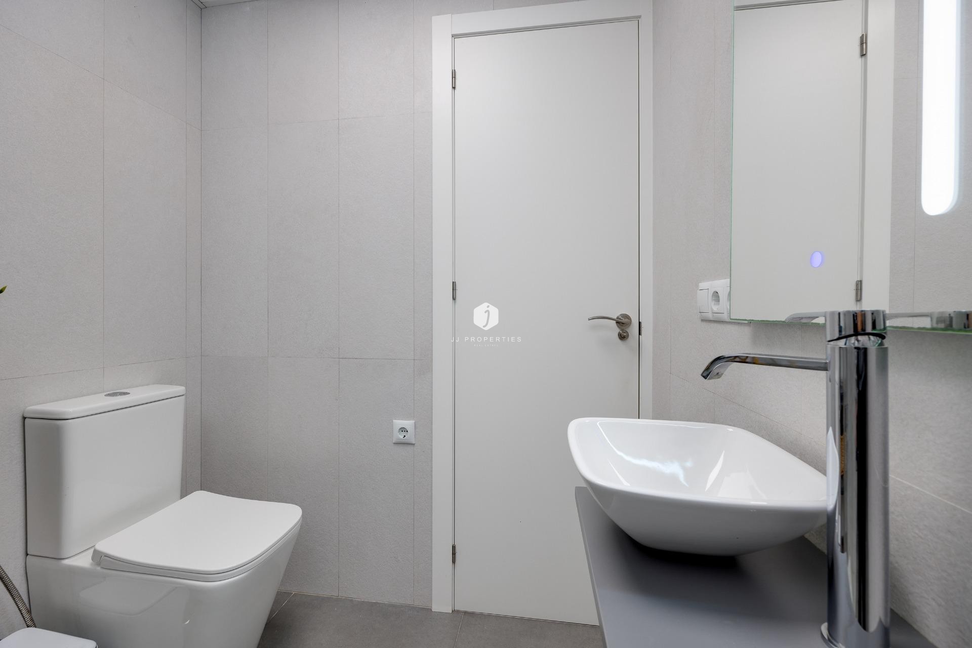 Z drugiej ręki - Mieszkanie w bloku -
Torrevieja - Centro