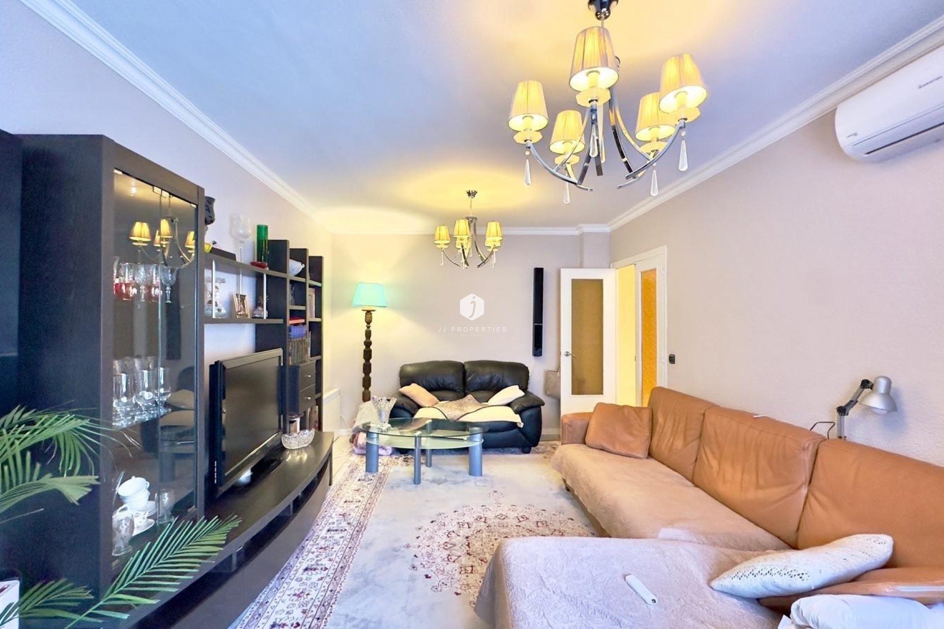 Z drugiej ręki - Mieszkanie w bloku -
Torrevieja - Centro