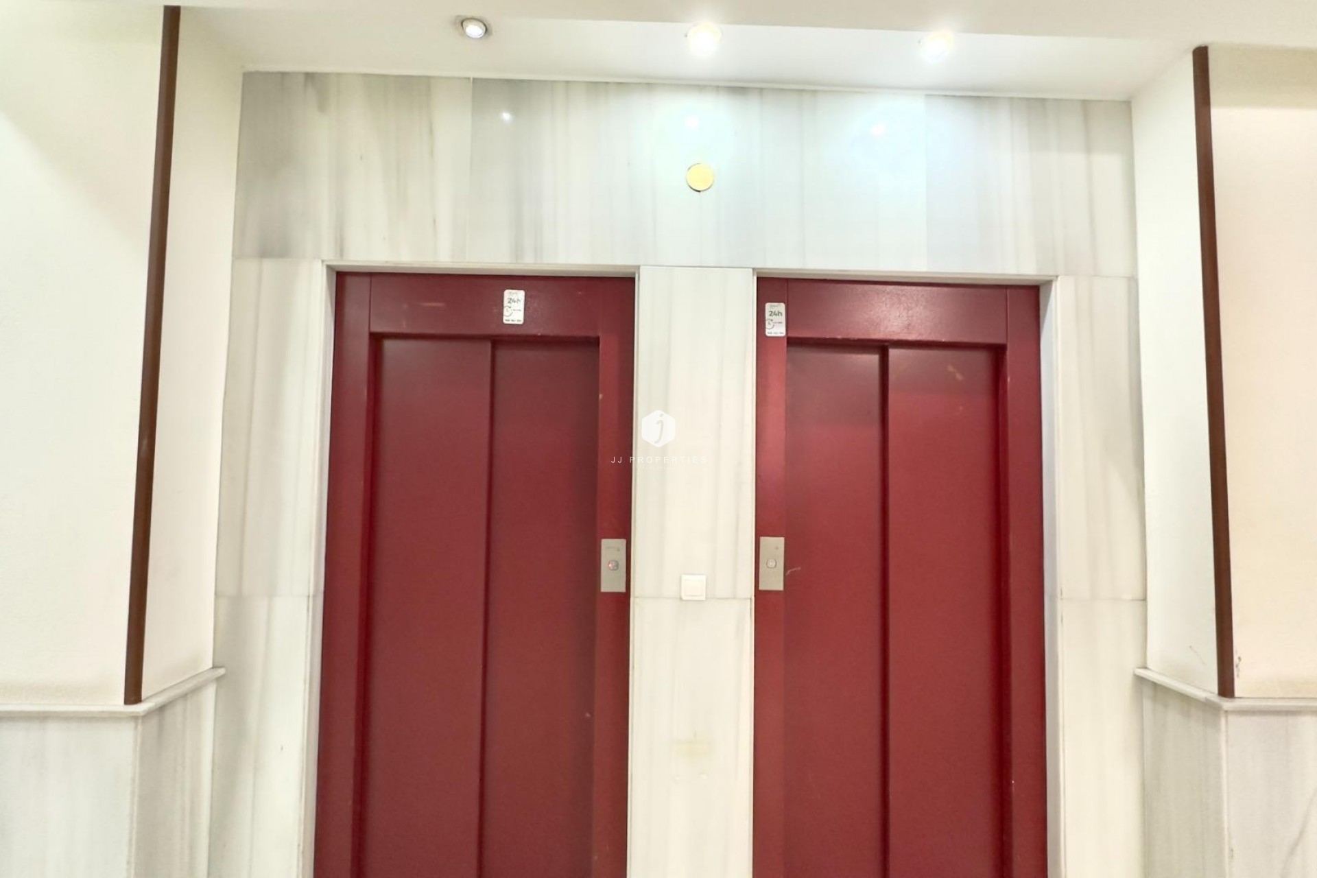 Z drugiej ręki - Mieszkanie w bloku -
Torrevieja - Centro