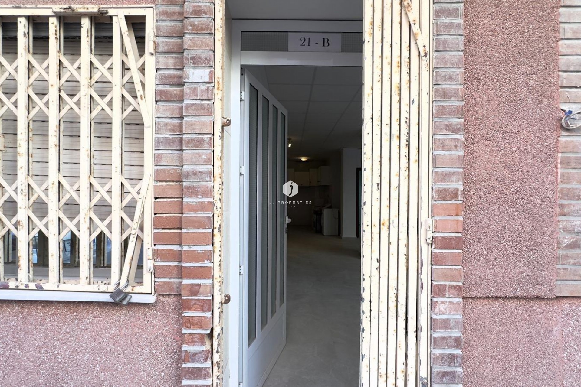 Z drugiej ręki - Mieszkanie w bloku -
Torrevieja - Centro