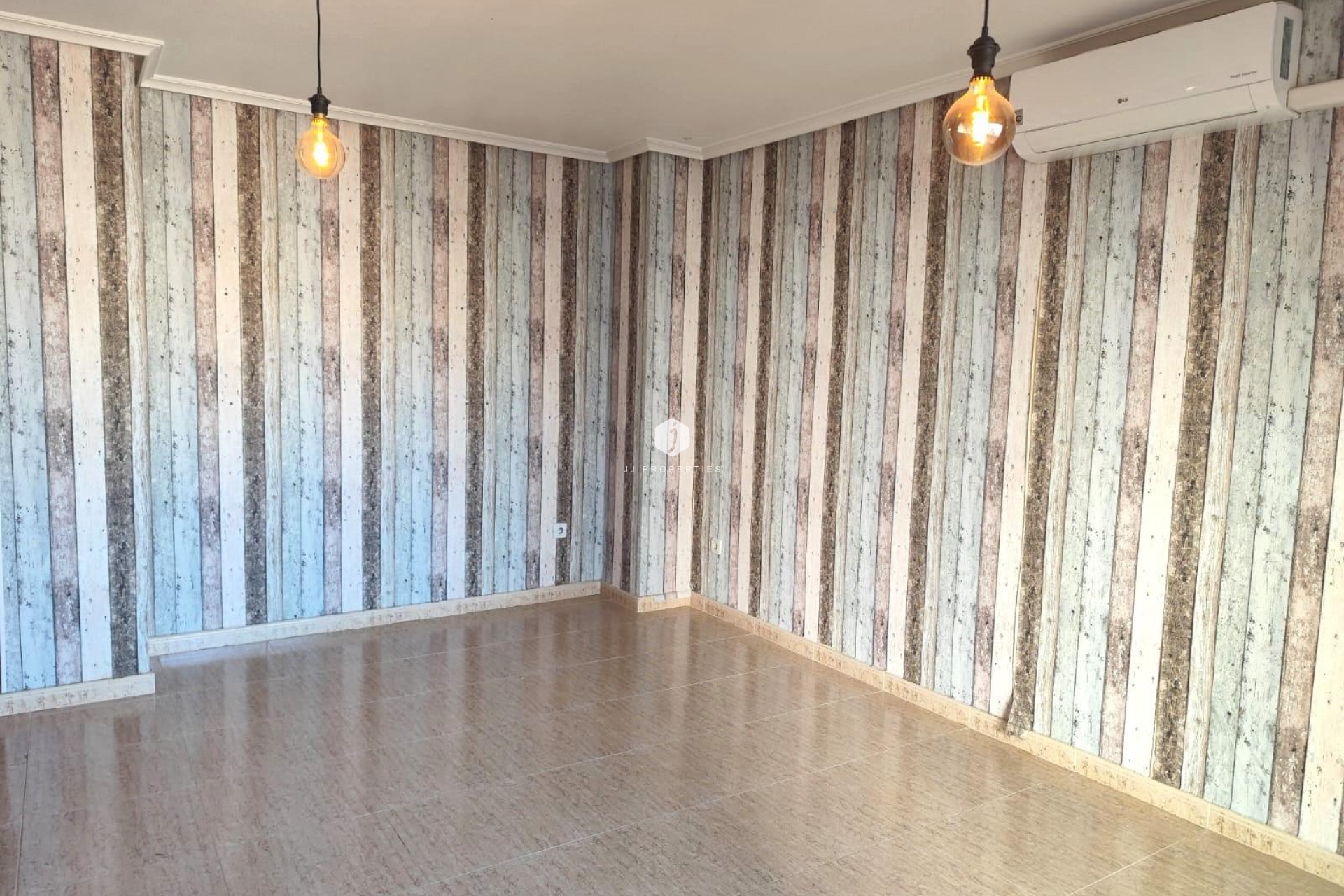 Z drugiej ręki - Mieszkanie w bloku -
Torrevieja - Centro