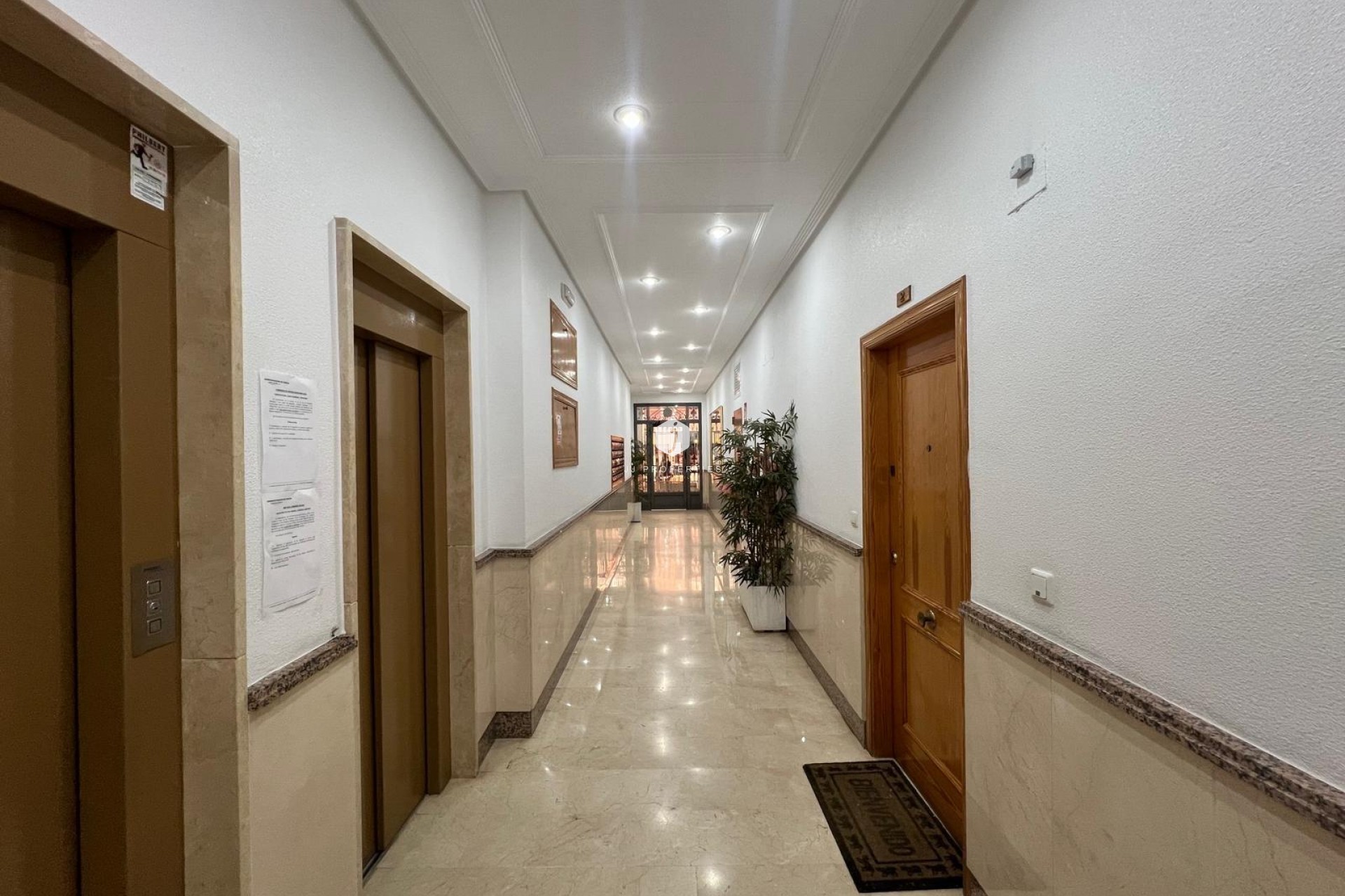 Z drugiej ręki - Mieszkanie w bloku -
Torrevieja - Centro