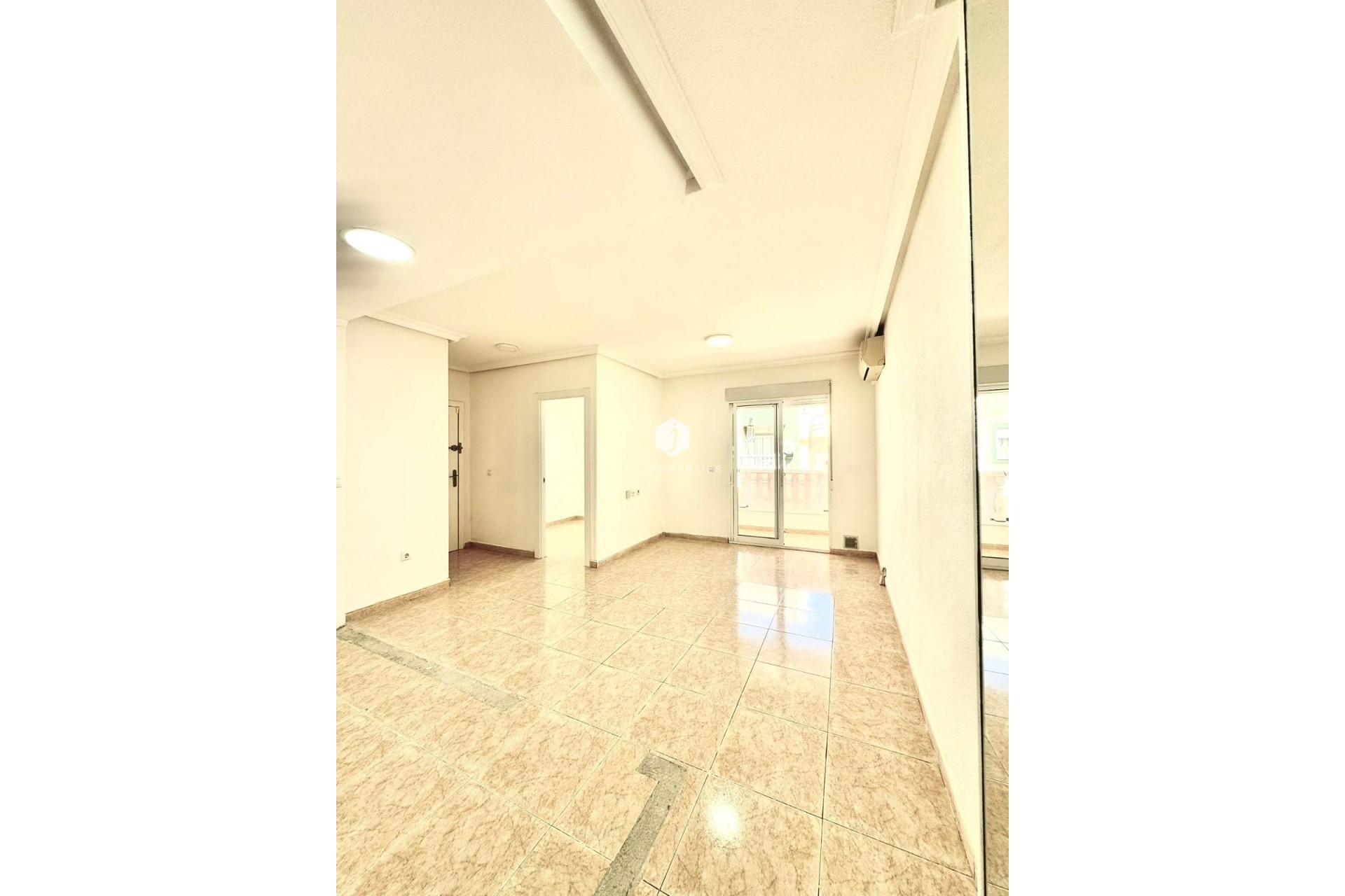 Z drugiej ręki - Mieszkanie w bloku -
Torrevieja - Centro