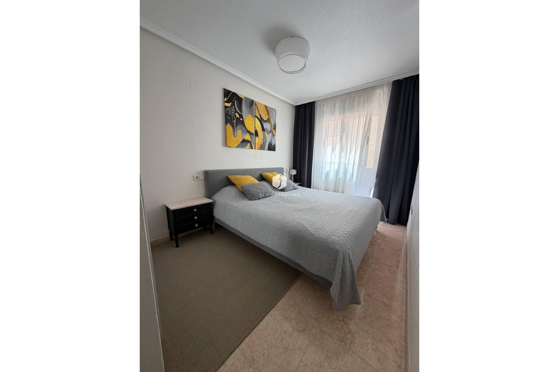 Z drugiej ręki - Mieszkanie w bloku -
Torrevieja - Centro
