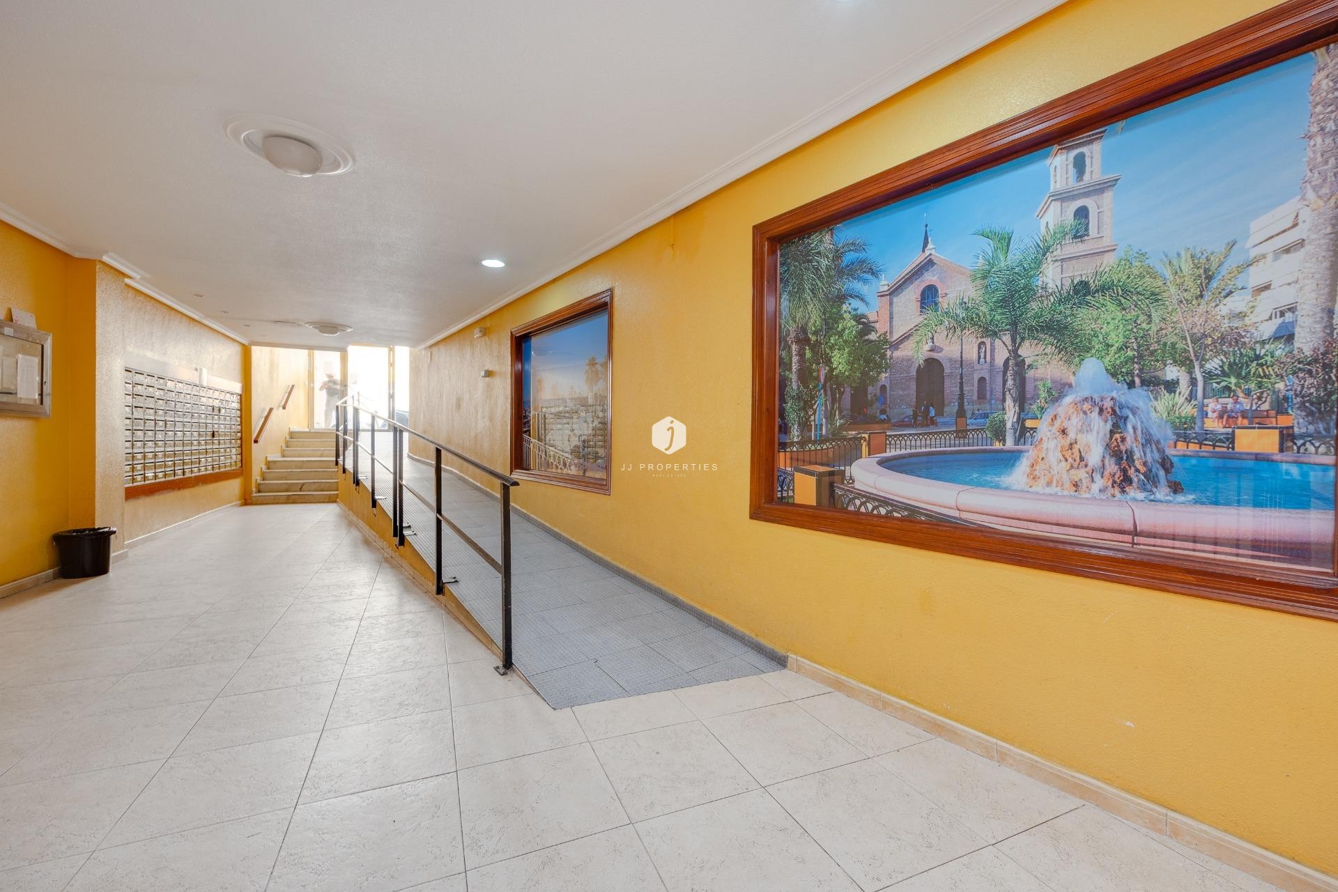 Z drugiej ręki - Mieszkanie w bloku -
Torrevieja - Centro