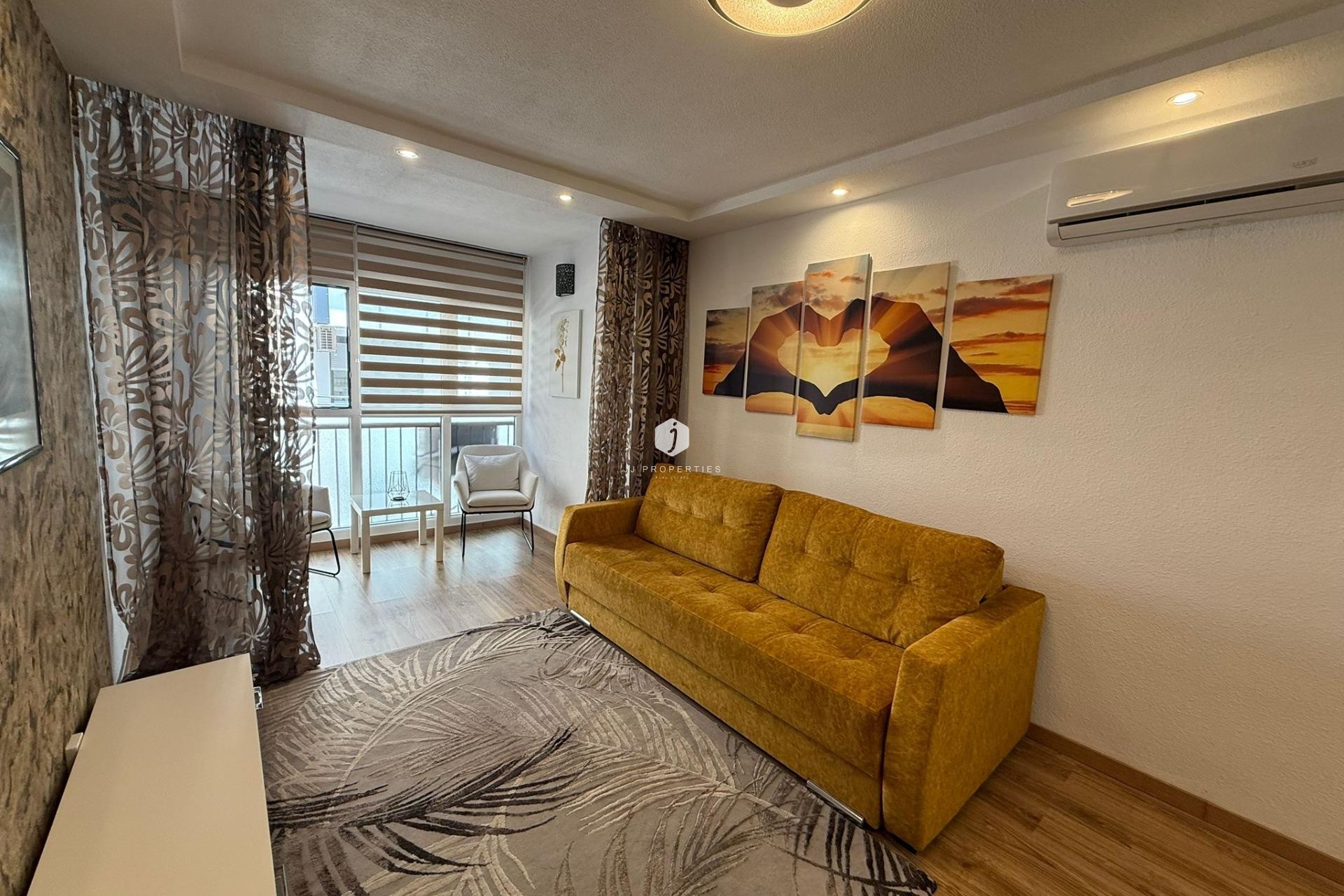 Z drugiej ręki - Mieszkanie w bloku -
Torrevieja - Centro