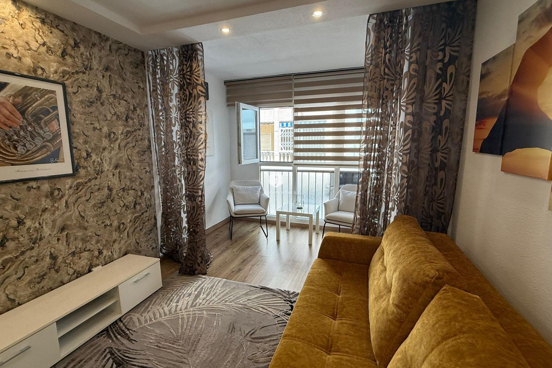 Z drugiej ręki - Mieszkanie w bloku -
Torrevieja - Centro