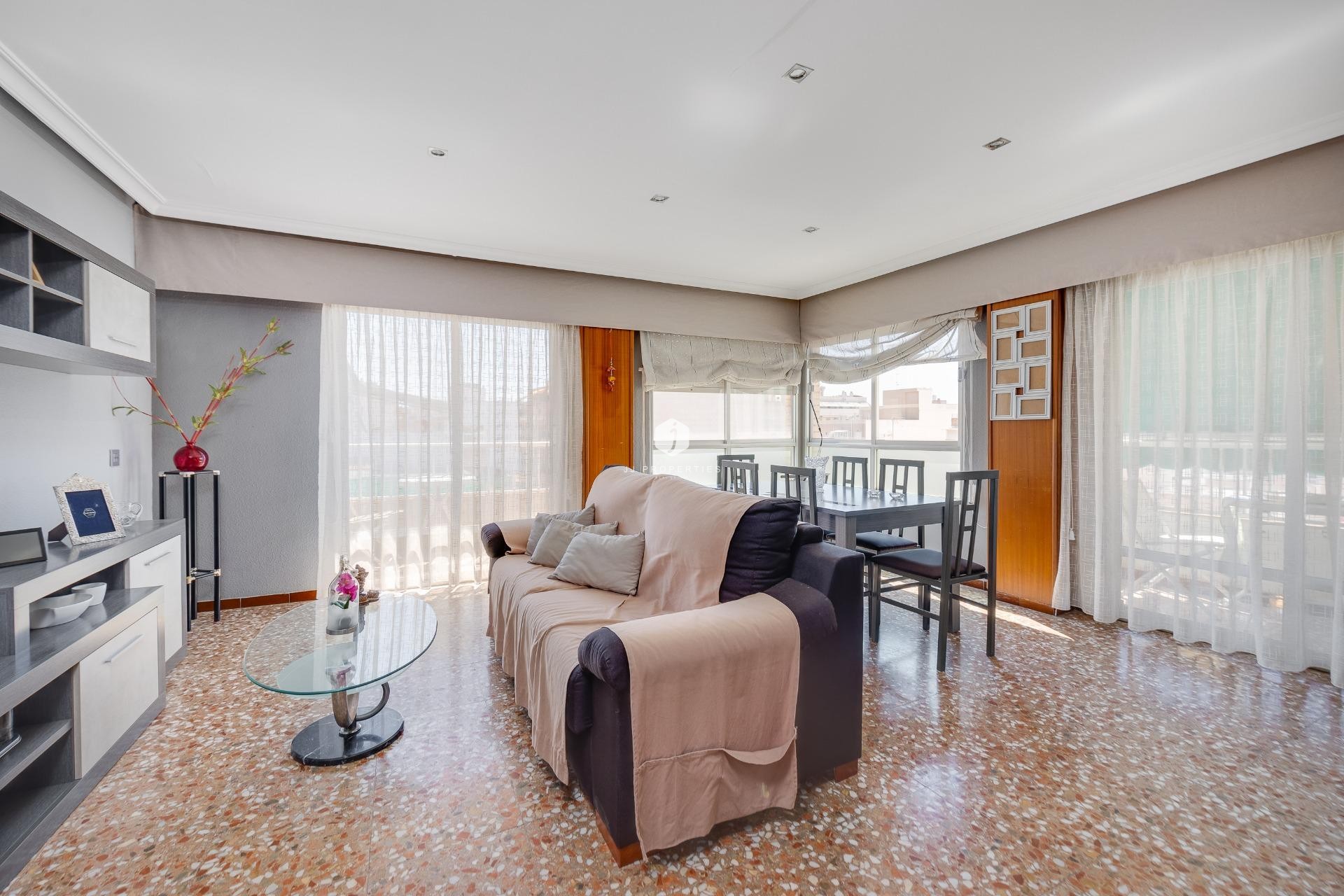Z drugiej ręki - Mieszkanie w bloku -
Torrevieja - Centro