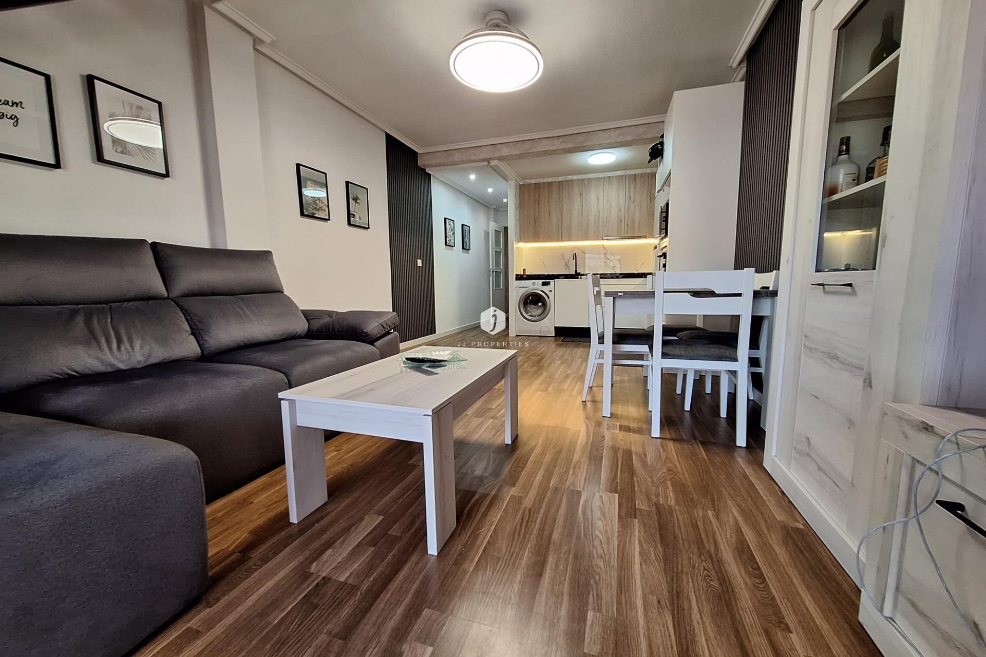 Z drugiej ręki - Mieszkanie w bloku -
Torrevieja - Centro