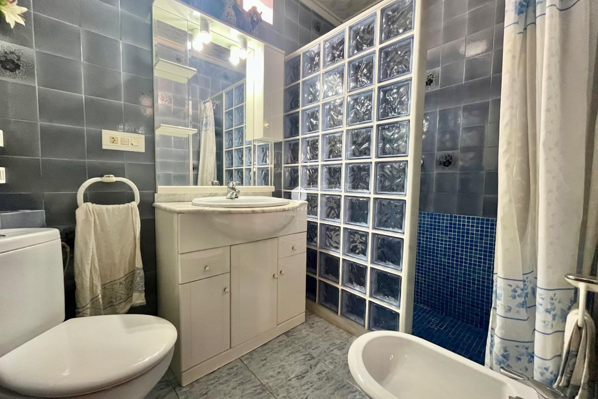 Z drugiej ręki - Mieszkanie w bloku -
Torrevieja - Centro