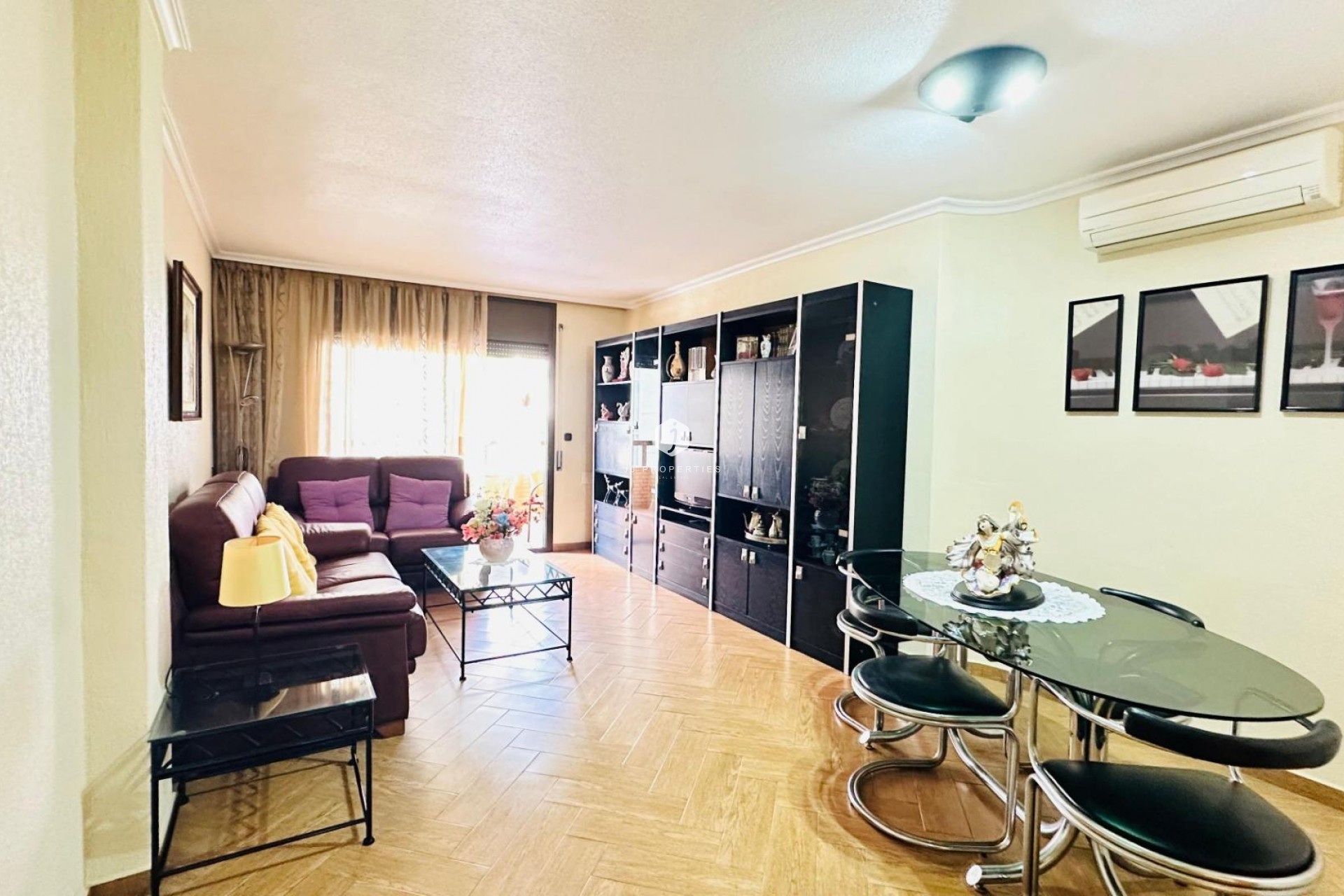 Z drugiej ręki - Mieszkanie w bloku -
Torrevieja - Centro
