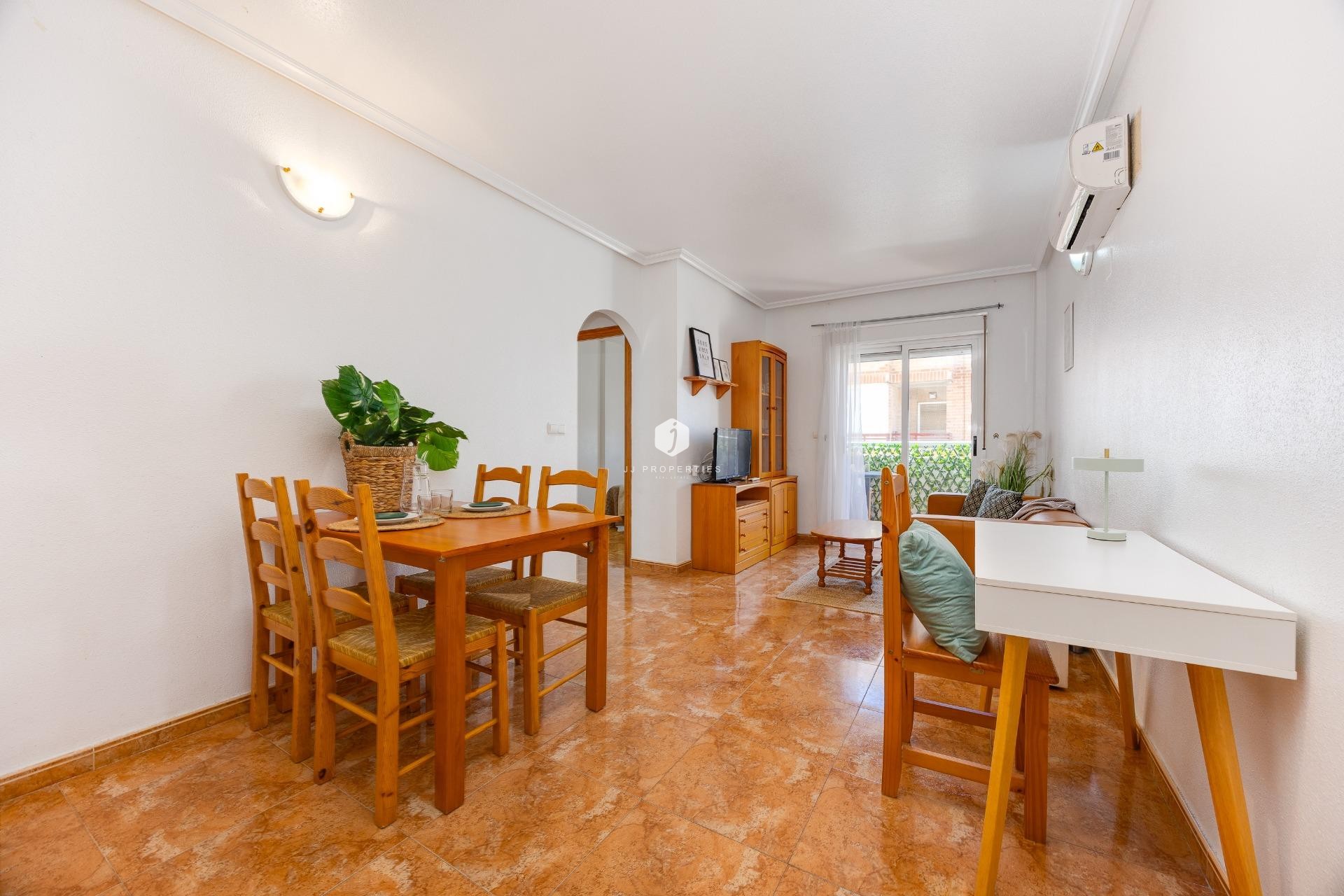Z drugiej ręki - Mieszkanie w bloku -
Torrevieja - Centro