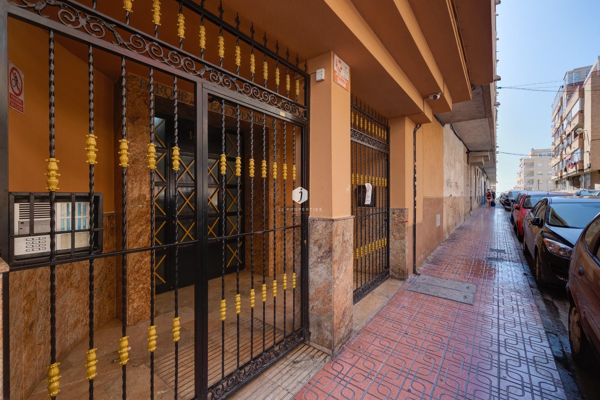 Z drugiej ręki - Mieszkanie w bloku -
Torrevieja - Centro
