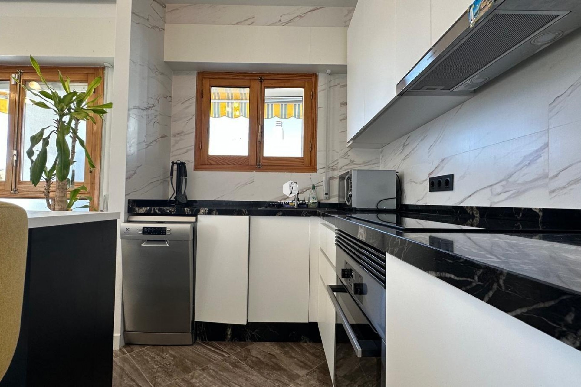 Z drugiej ręki - Mieszkanie w bloku -
Torrevieja - Centro
