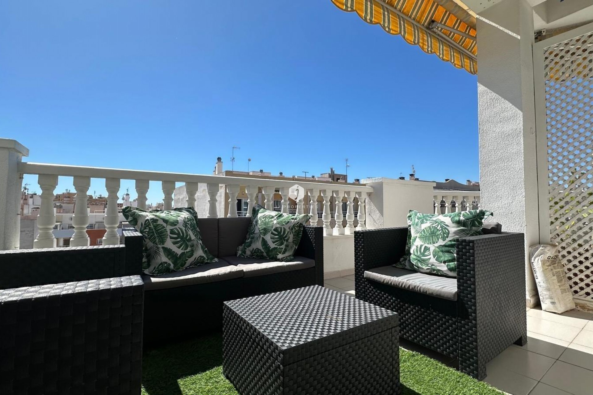 Z drugiej ręki - Mieszkanie w bloku -
Torrevieja - Centro