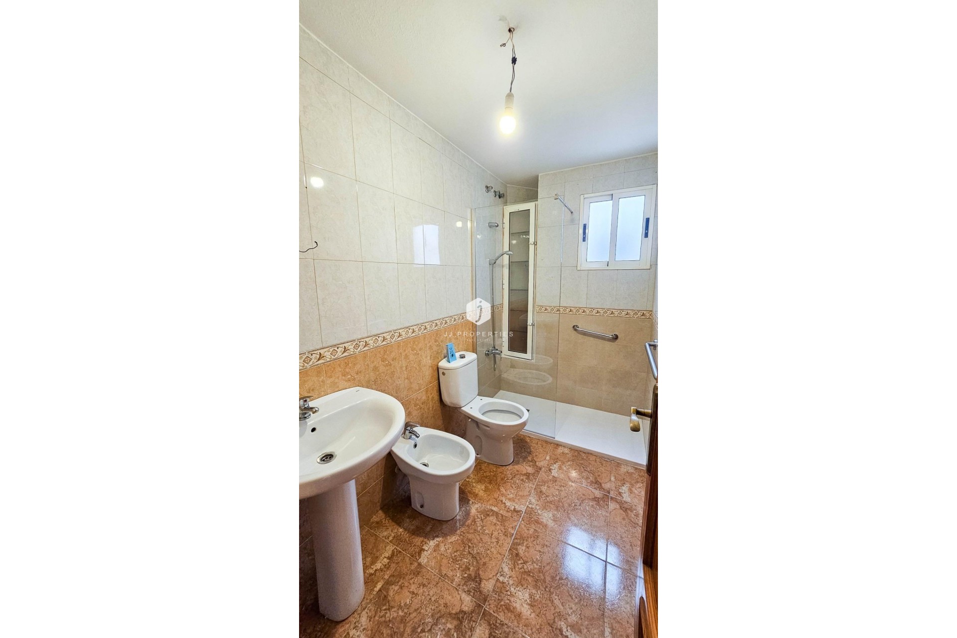 Z drugiej ręki - Mieszkanie w bloku -
Torrevieja - Centro