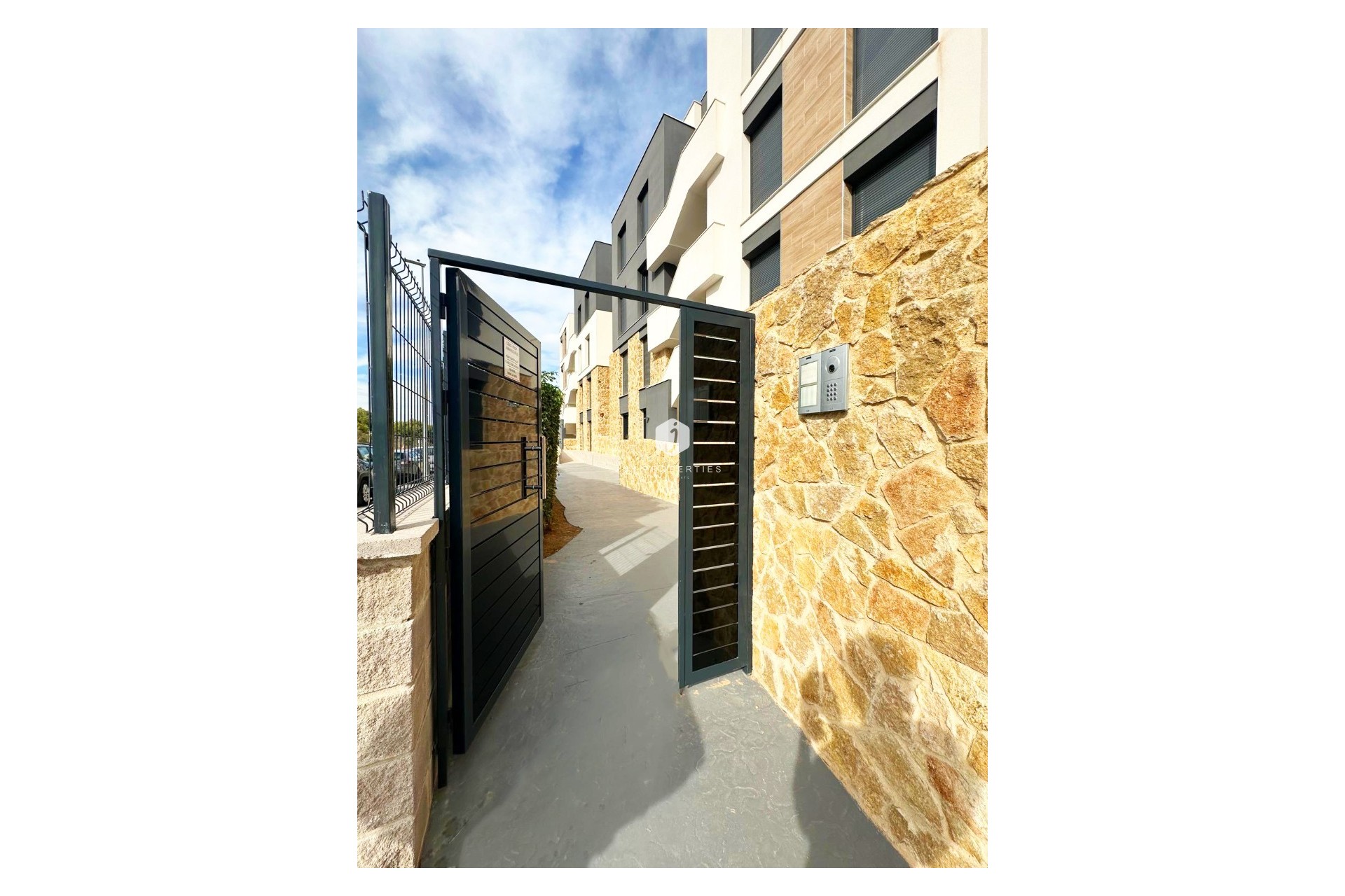 Z drugiej ręki - Mieszkanie w bloku -
Torrevieja - Costa Blanca