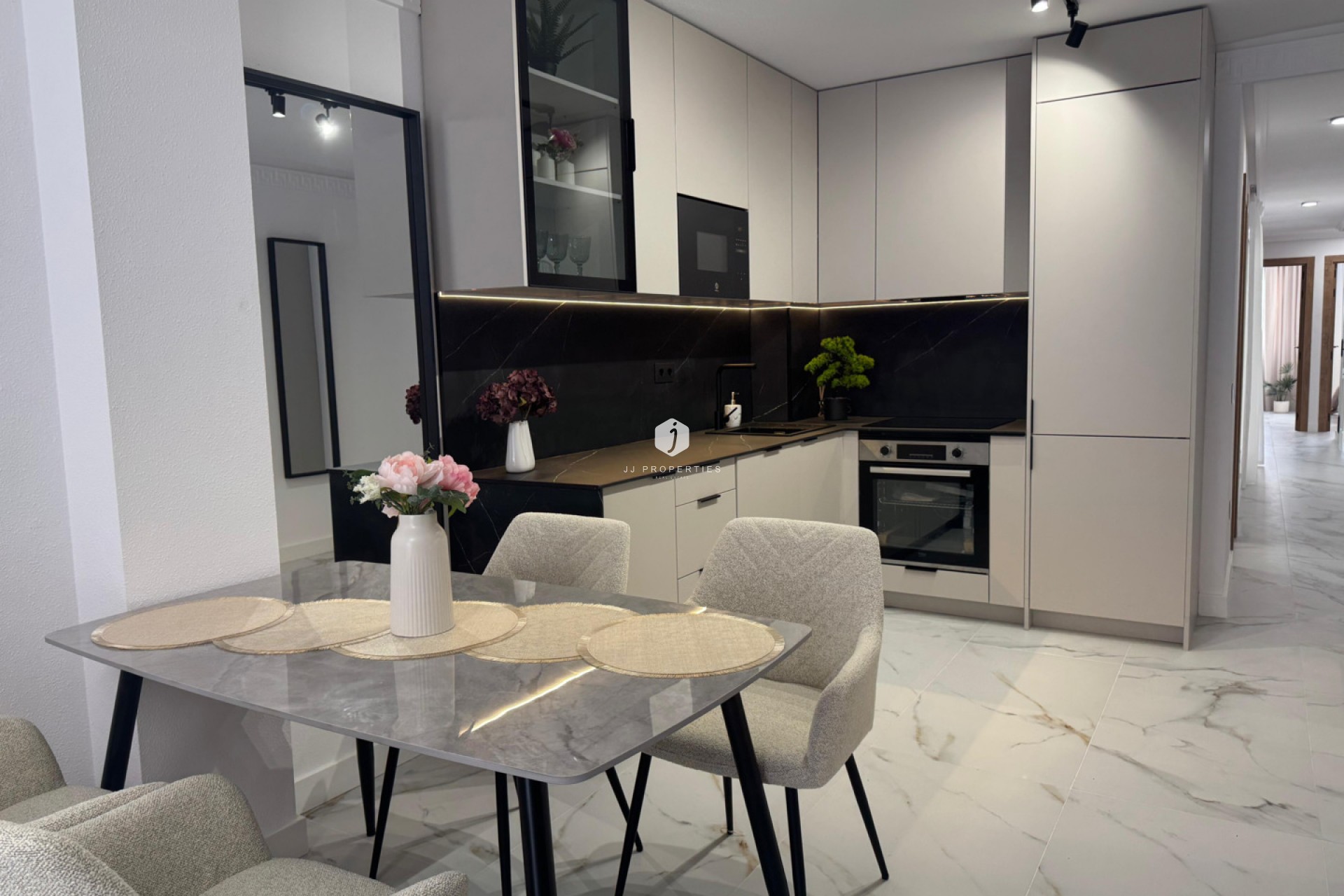 Z drugiej ręki - Mieszkanie w bloku -
Torrevieja - Costa Blanca