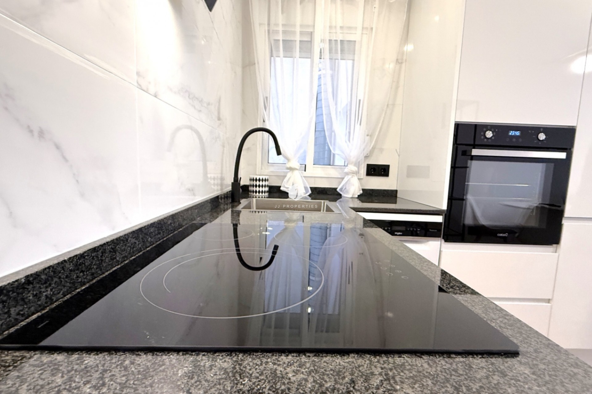 Z drugiej ręki - Mieszkanie w bloku -
Torrevieja - Costa Blanca