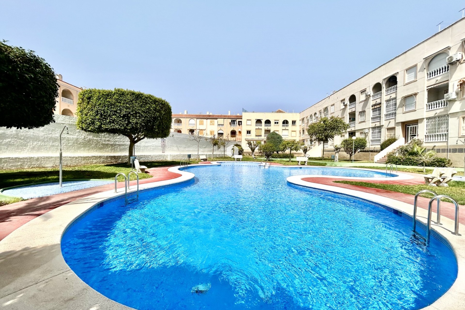 Z drugiej ręki - Mieszkanie w bloku -
Torrevieja - Costa Blanca