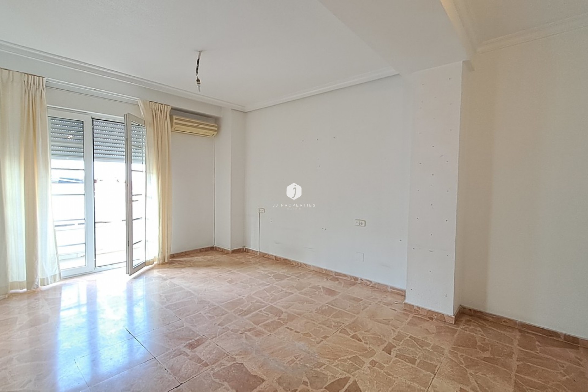 Z drugiej ręki - Mieszkanie w bloku -
Torrevieja - Costa Blanca