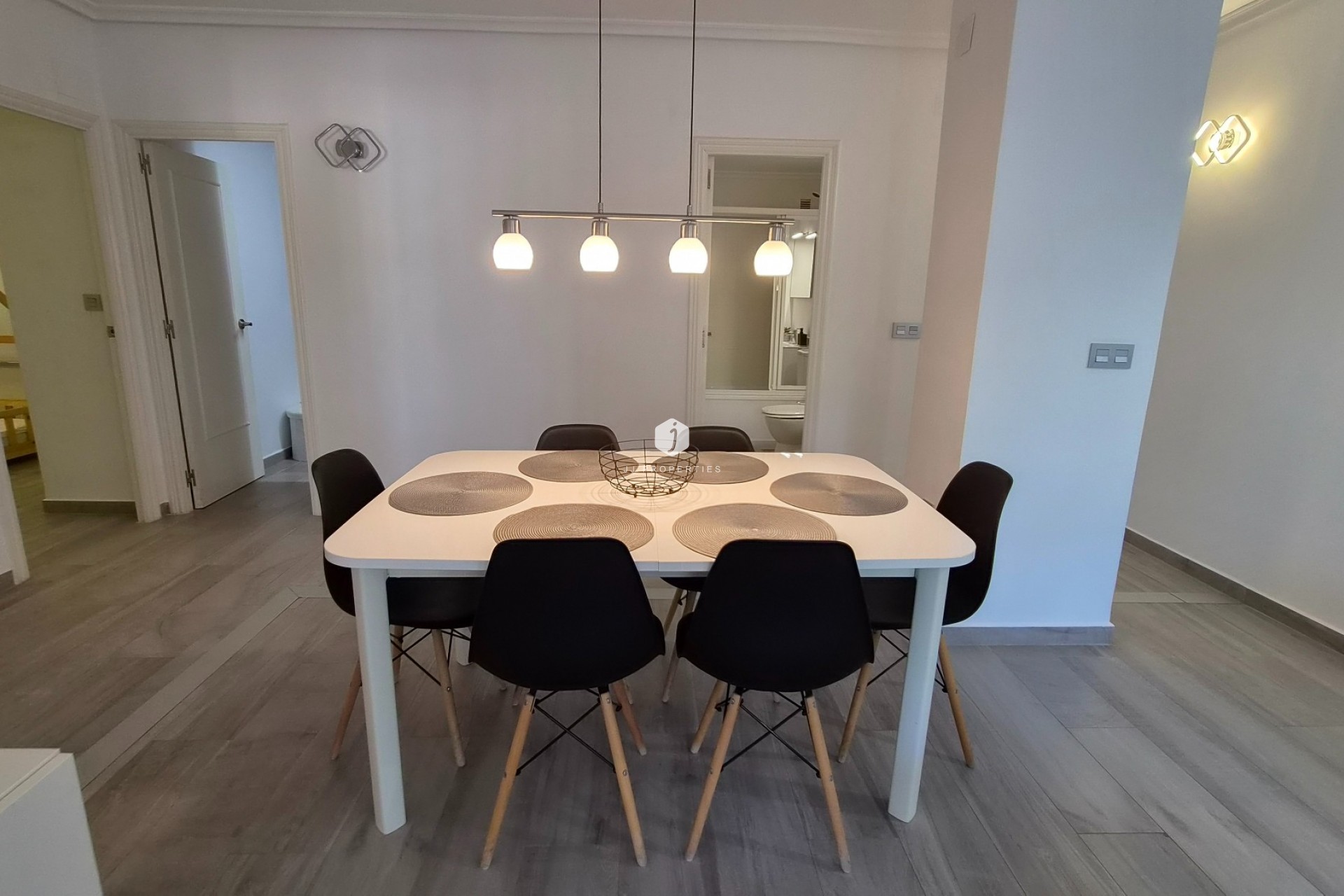 Z drugiej ręki - Mieszkanie w bloku -
Torrevieja - Costa Blanca