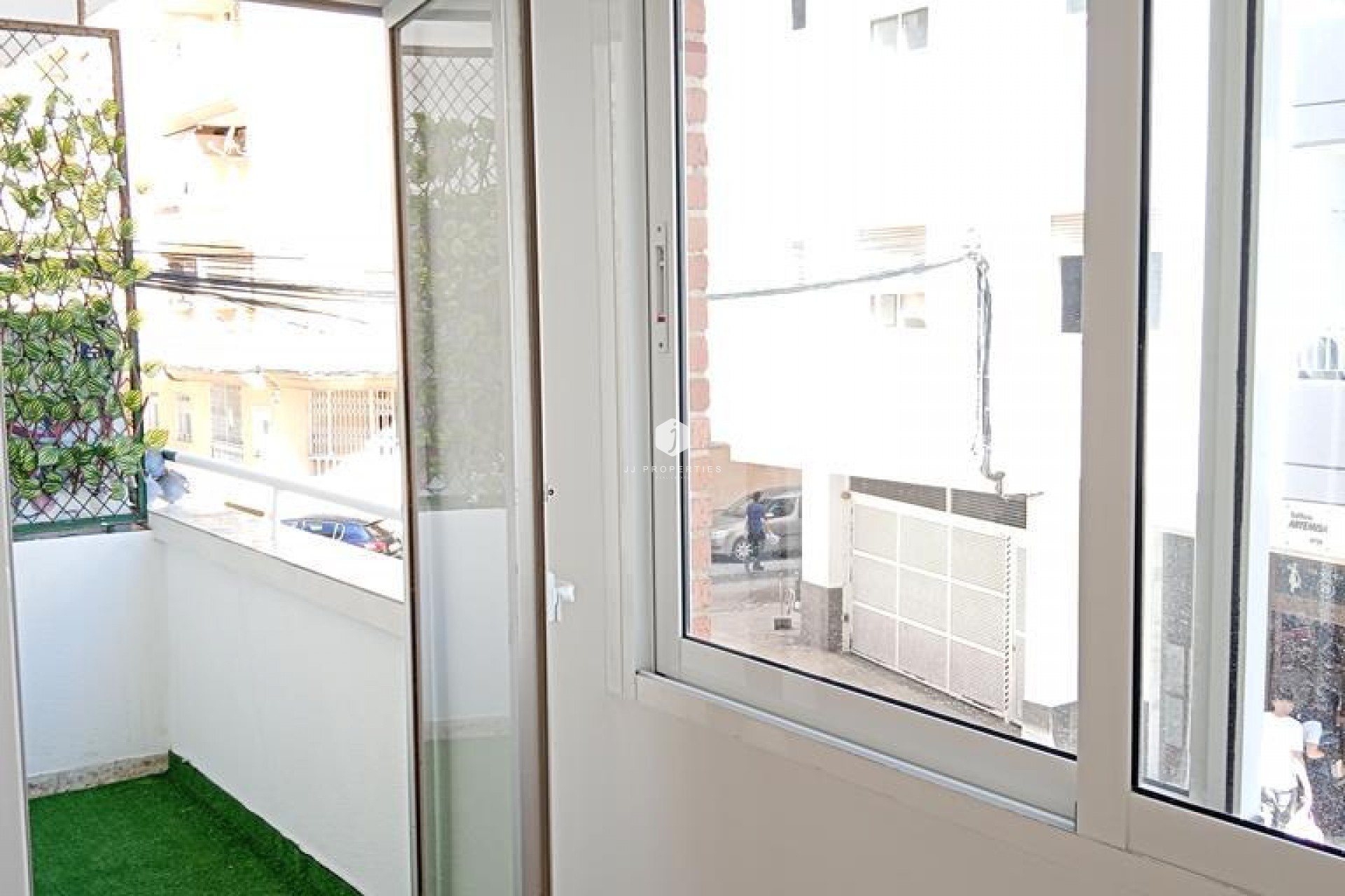 Z drugiej ręki - Mieszkanie w bloku -
Torrevieja - El molino