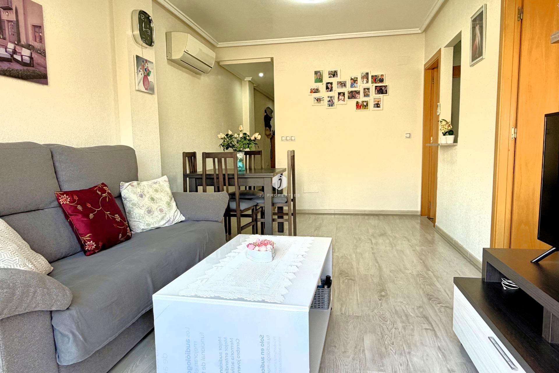 Z drugiej ręki - Mieszkanie w bloku -
Torrevieja - El molino