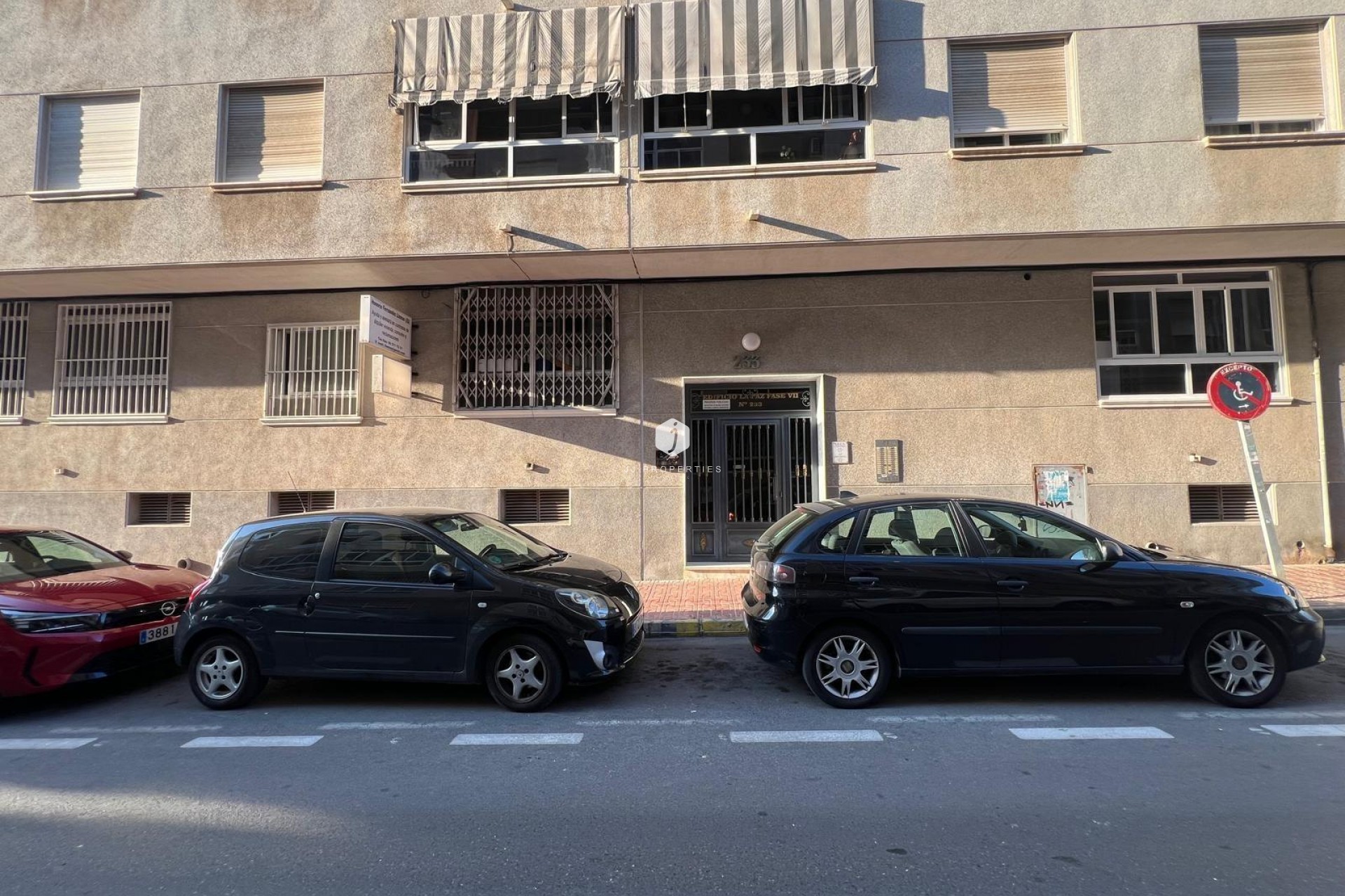 Z drugiej ręki - Mieszkanie w bloku -
Torrevieja - Estacion de autobuses