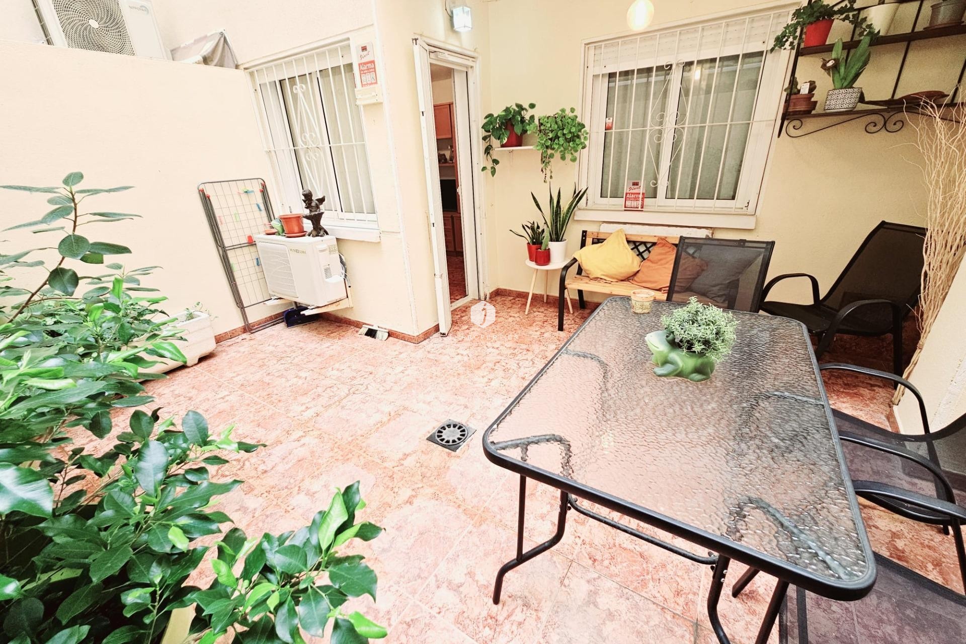 Z drugiej ręki - Mieszkanie w bloku -
Torrevieja - Estacion de autobuses