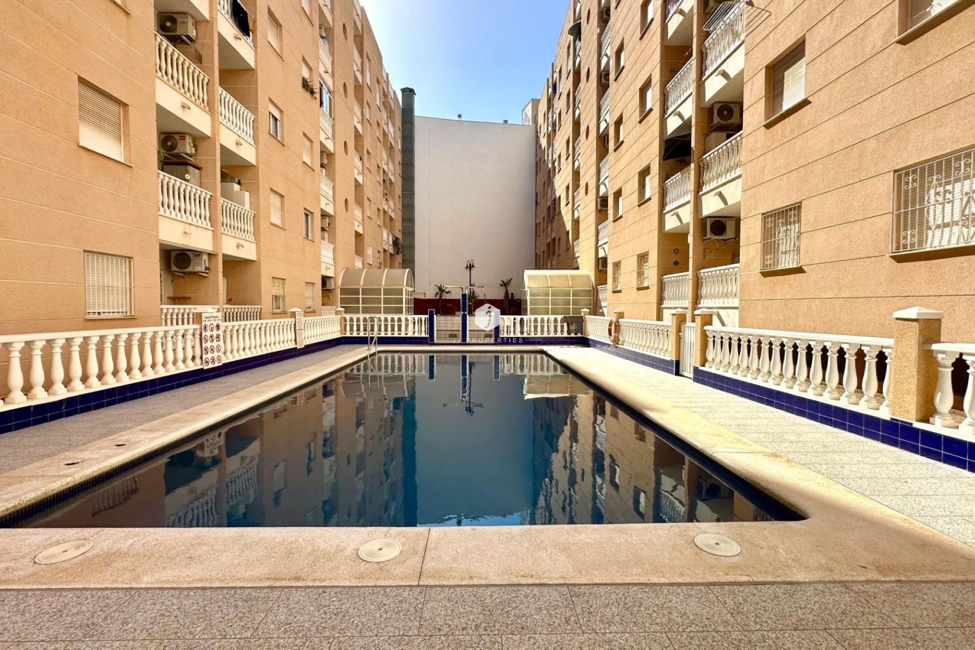 Z drugiej ręki - Mieszkanie w bloku -
Torrevieja - Estacion de autobuses