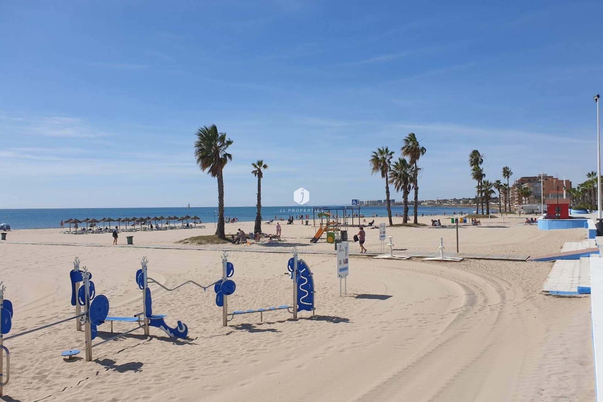 Z drugiej ręki - Mieszkanie w bloku -
Torrevieja - Estacion de autobuses