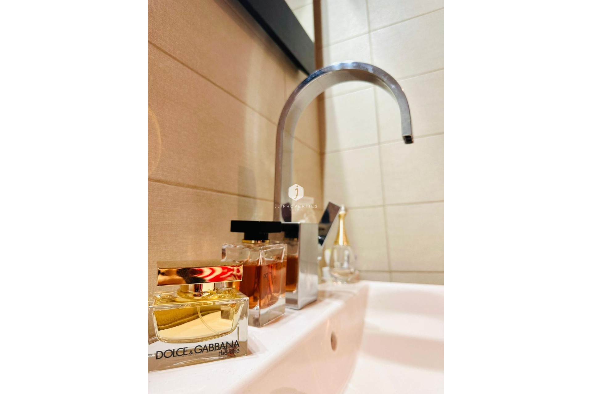 Z drugiej ręki - Mieszkanie w bloku -
Torrevieja - Estacion de autobuses