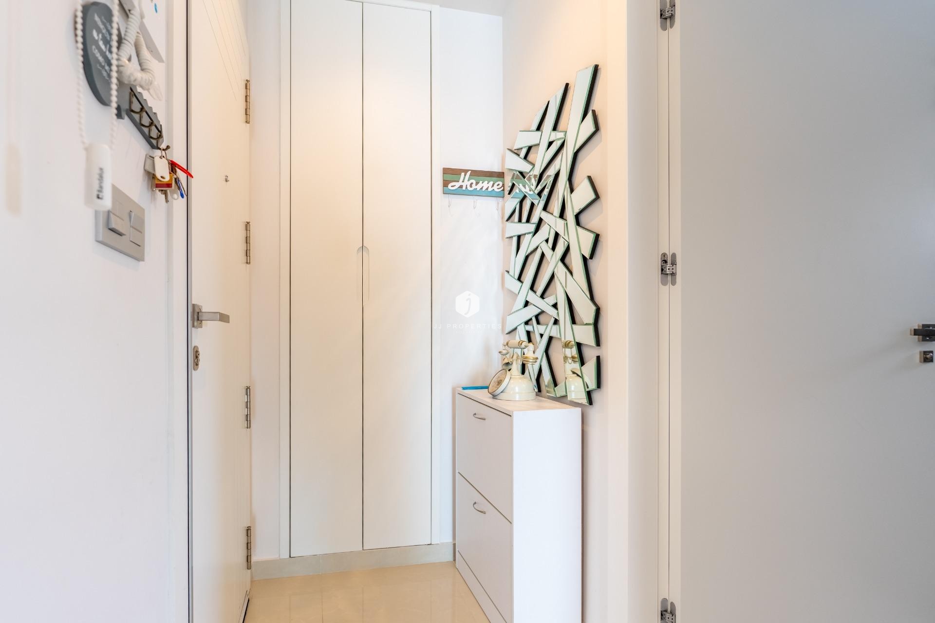 Z drugiej ręki - Mieszkanie w bloku -
Torrevieja - Estacion de autobuses