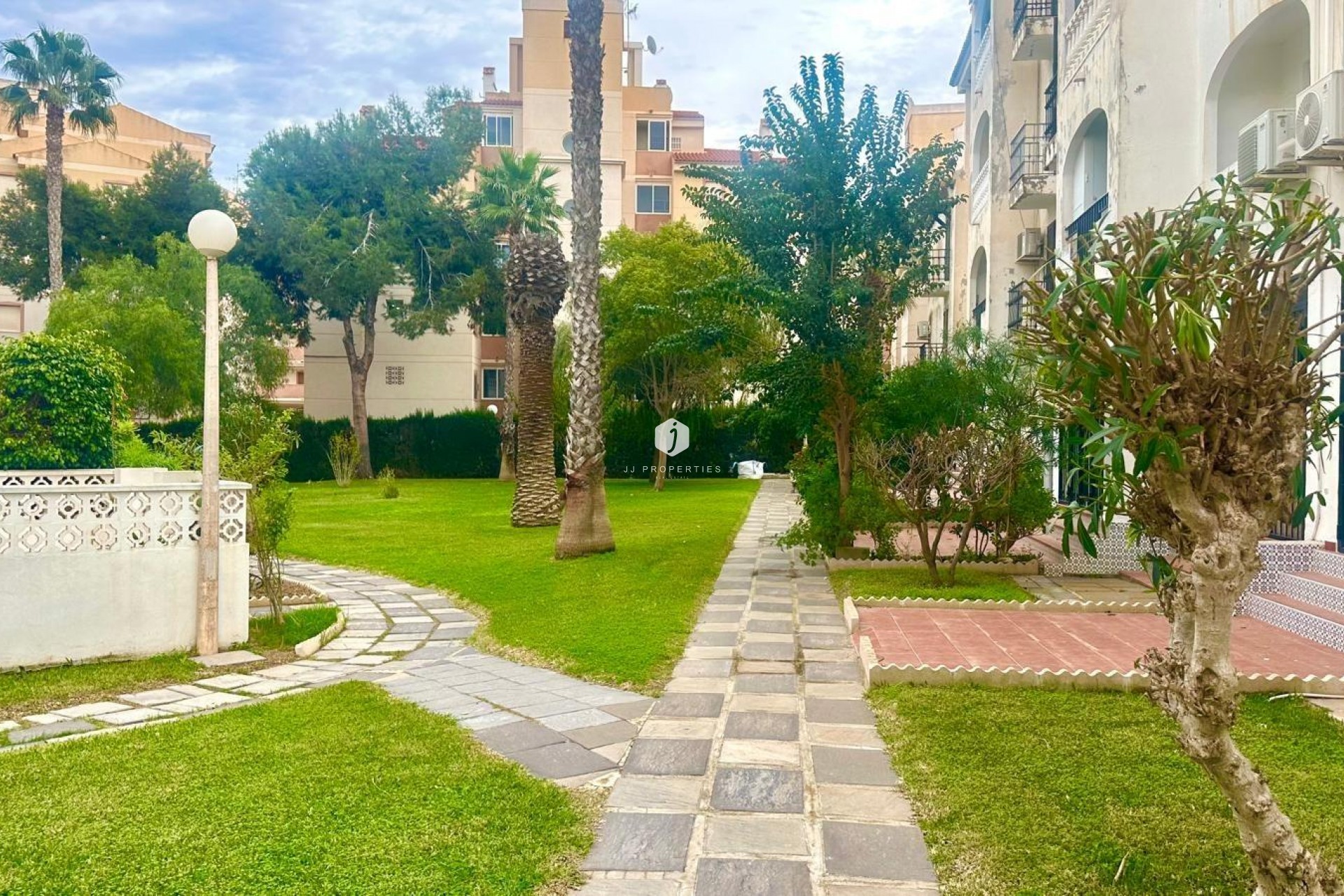 Z drugiej ręki - Mieszkanie w bloku -
Torrevieja - Estacion de autobuses